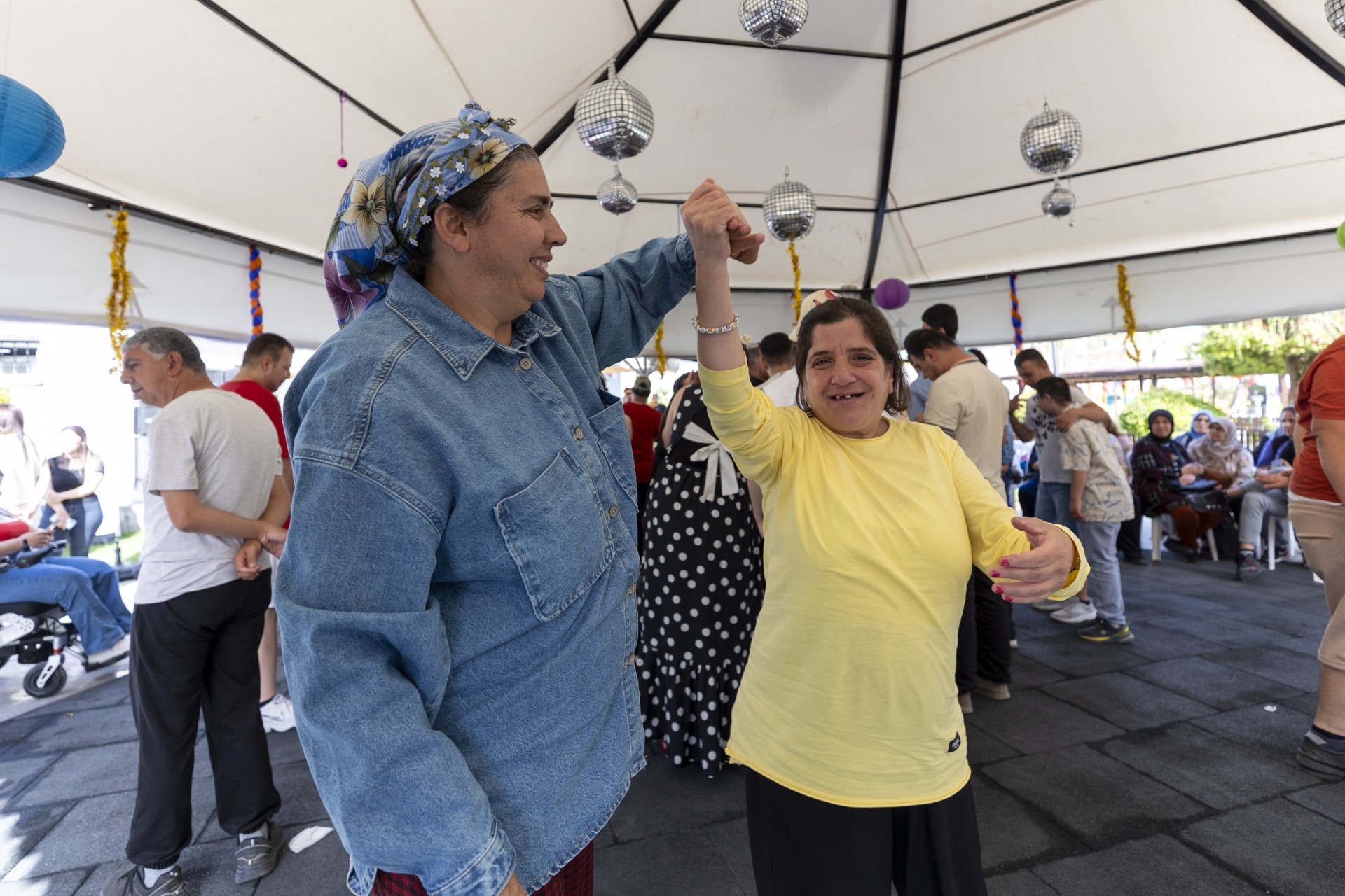 Thumbnail Özel Bi̇reyler Büyükşehi̇r’i̇n Nostalji̇k Parti̇si̇’nde Buluştu (6)