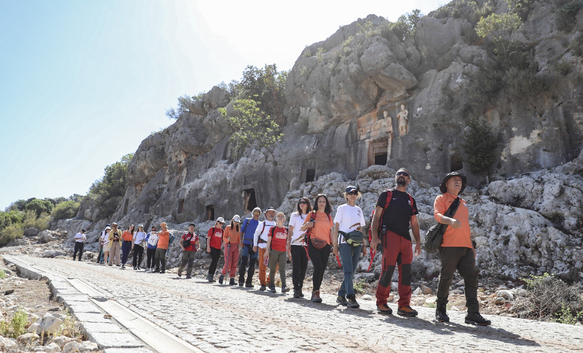 Thumbnail ‘Tari̇hi̇ Ki̇li̇kya Projesi̇’ İle Doğa Tutkunlari, Mersi̇n’i̇n Doğal Ve Tari̇hi̇ Güzelli̇kleri̇ni̇ Keşfetti̇ (1)