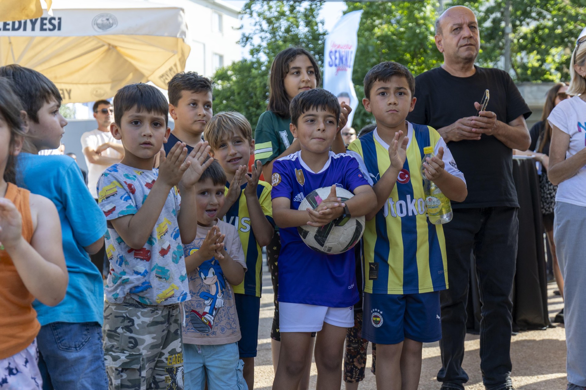 Thumbnail Yenişehir Belediyesi Çocuklar Için Mahallelerde Halı Saha Açmaya Devam Ediyor (1)