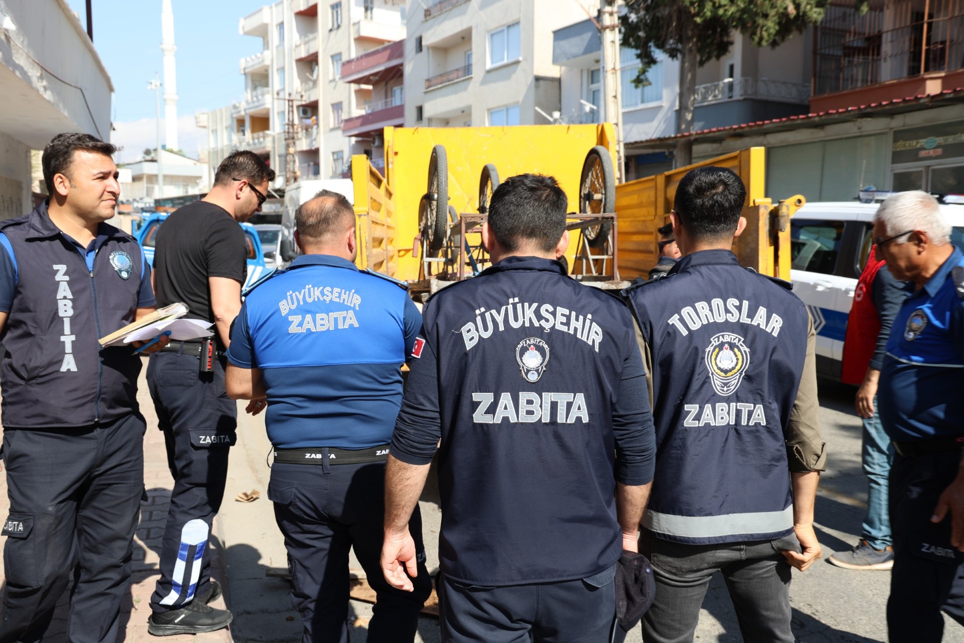 Thumbnail Zabıta Halk Sağlığını Tehdit Eden Ürünleri Topladı (3)