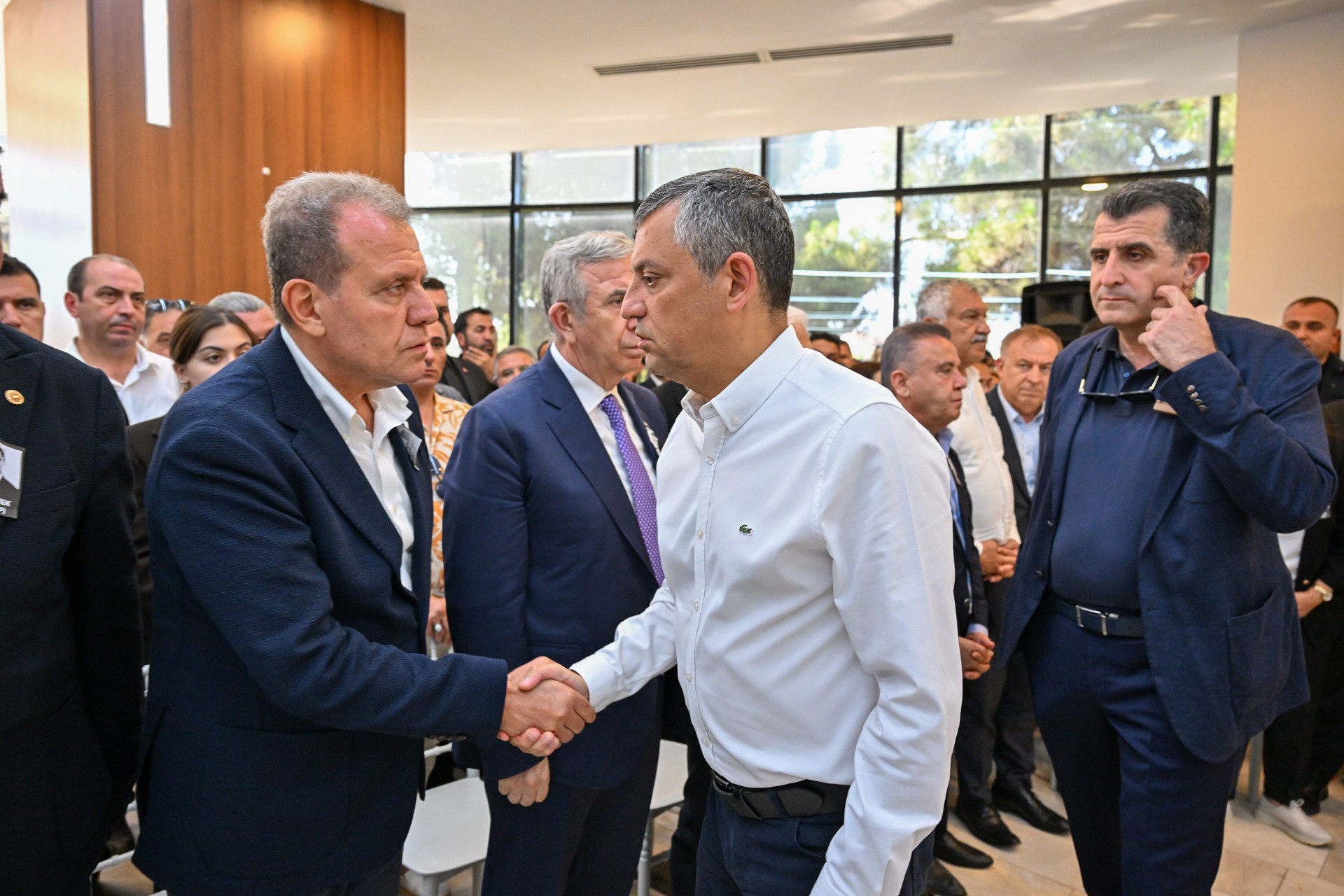 Thumbnail Başkan Seçer, Mani̇sa Büyükşehi̇r Beledi̇ye Başkani Ferdi̇ Zeyrek’i̇n Mani̇sa’daki̇ Cenaze Töreni̇ne Katildi (10)