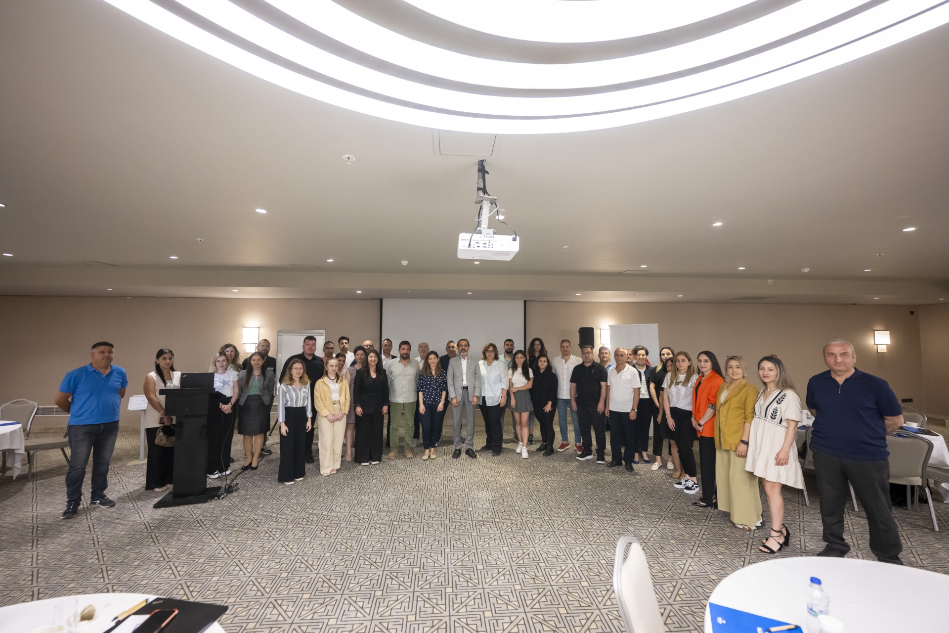 Thumbnail Büyükşehi̇r Ve Tesev’den ‘Veri̇ye Dayali Afet Yöneti̇şi̇mi̇ Eği̇ti̇m Ve Atölye’ Etki̇nli̇ği̇ (12)