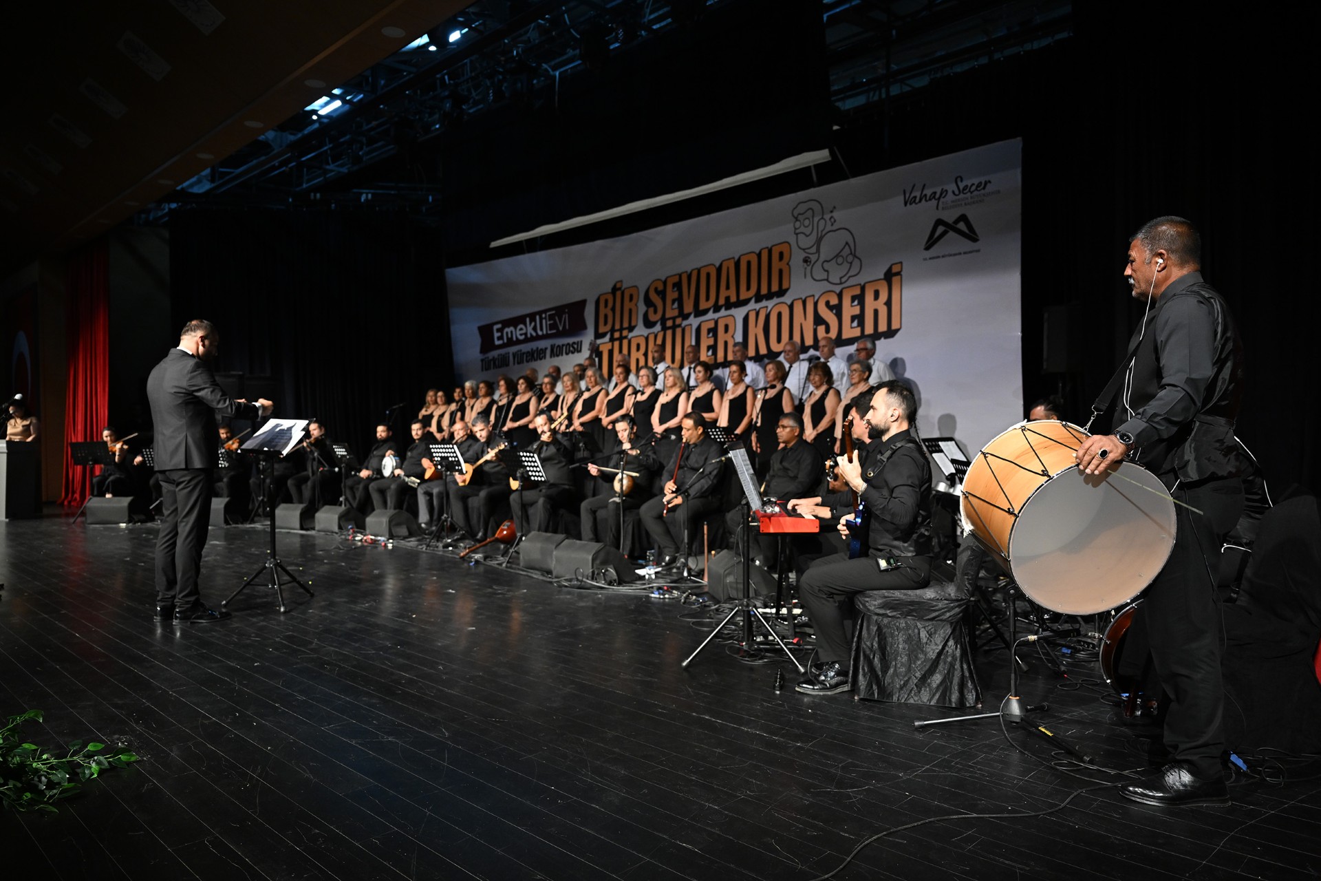 Thumbnail Büyükşehi̇r’den Türkülerle Yoğrulmuş Yürekleri̇ Isitan ‘Bi̇r Sevdadir Kon ( (7)