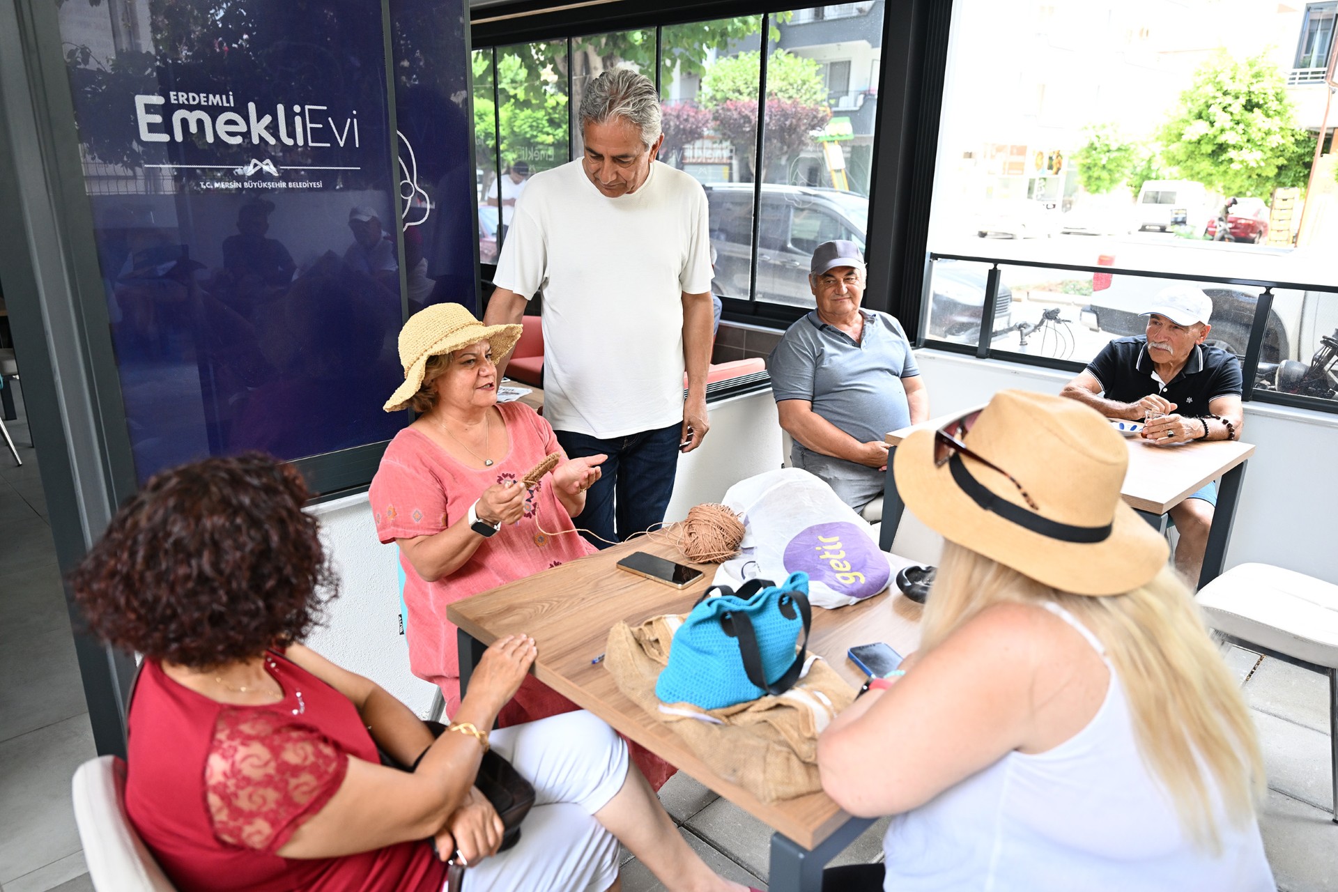 Thumbnail Büyükşehi̇r’i̇n Erdemli̇ Emekli̇ Evi̇’ne Büyük İlgi̇ (3)