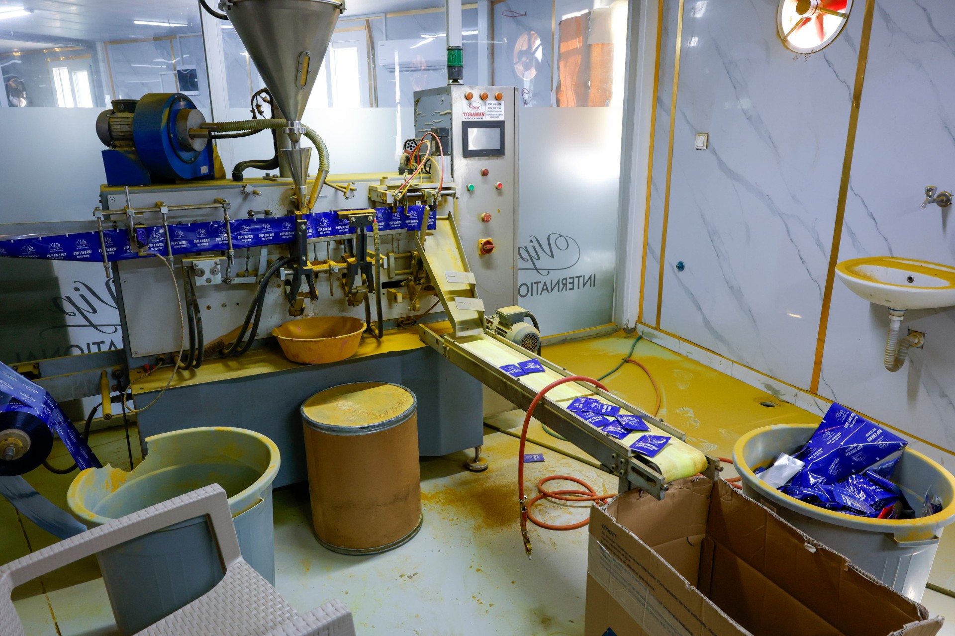 Thumbnail Gıda Takviyesi Üreten Ruhsatsız Tesis Mühürlendi (9)