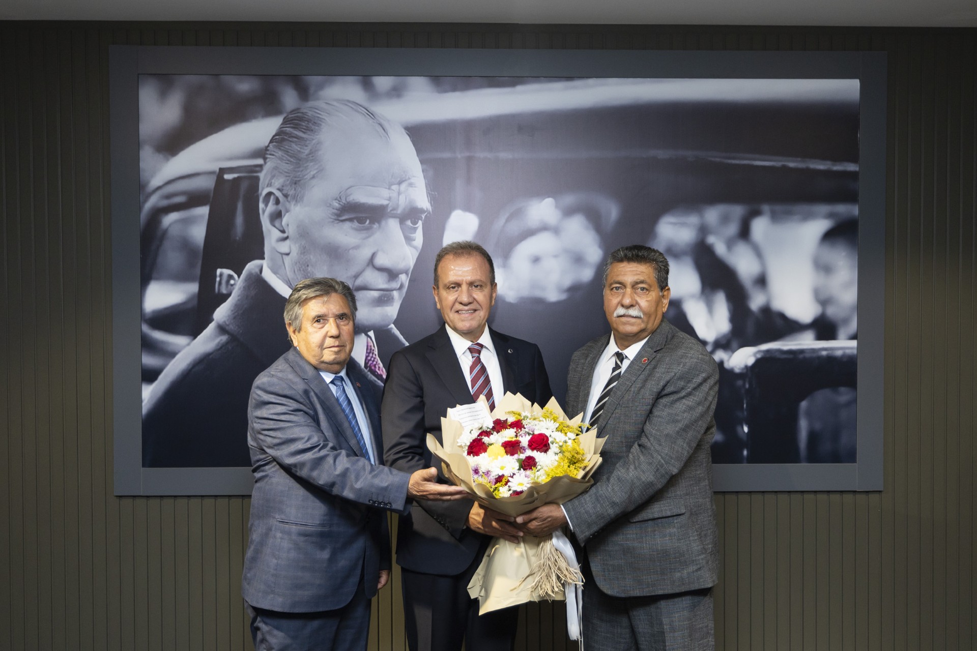 Thumbnail Tüm Emekli̇ler Derneği̇ Genel Başkani'ndan Başkan Seçer’e Zi̇yaret (4)