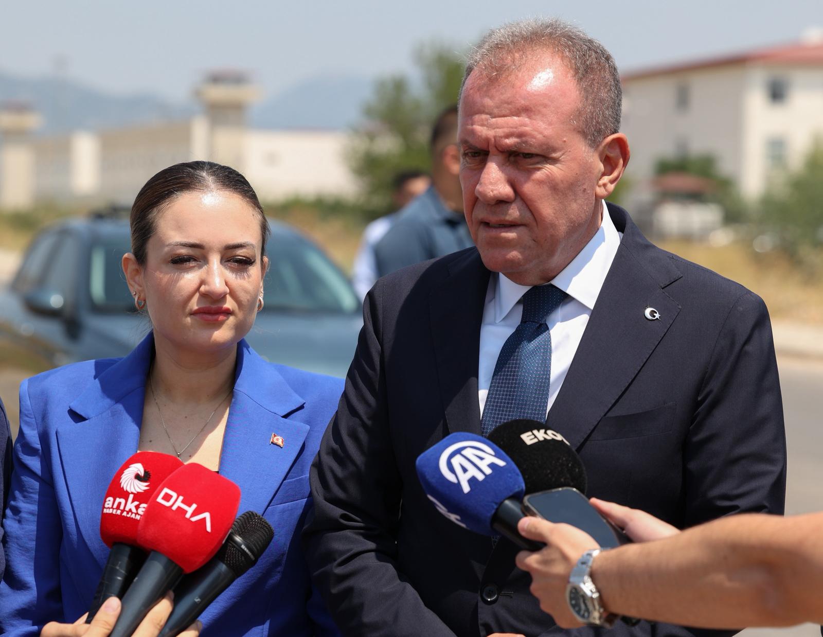 Başkan Seçer, Cezaevi̇nde Tutuklu Bulunan Muhi̇tti̇n Böcek’i̇ Zi̇yaret Etti̇ (3)