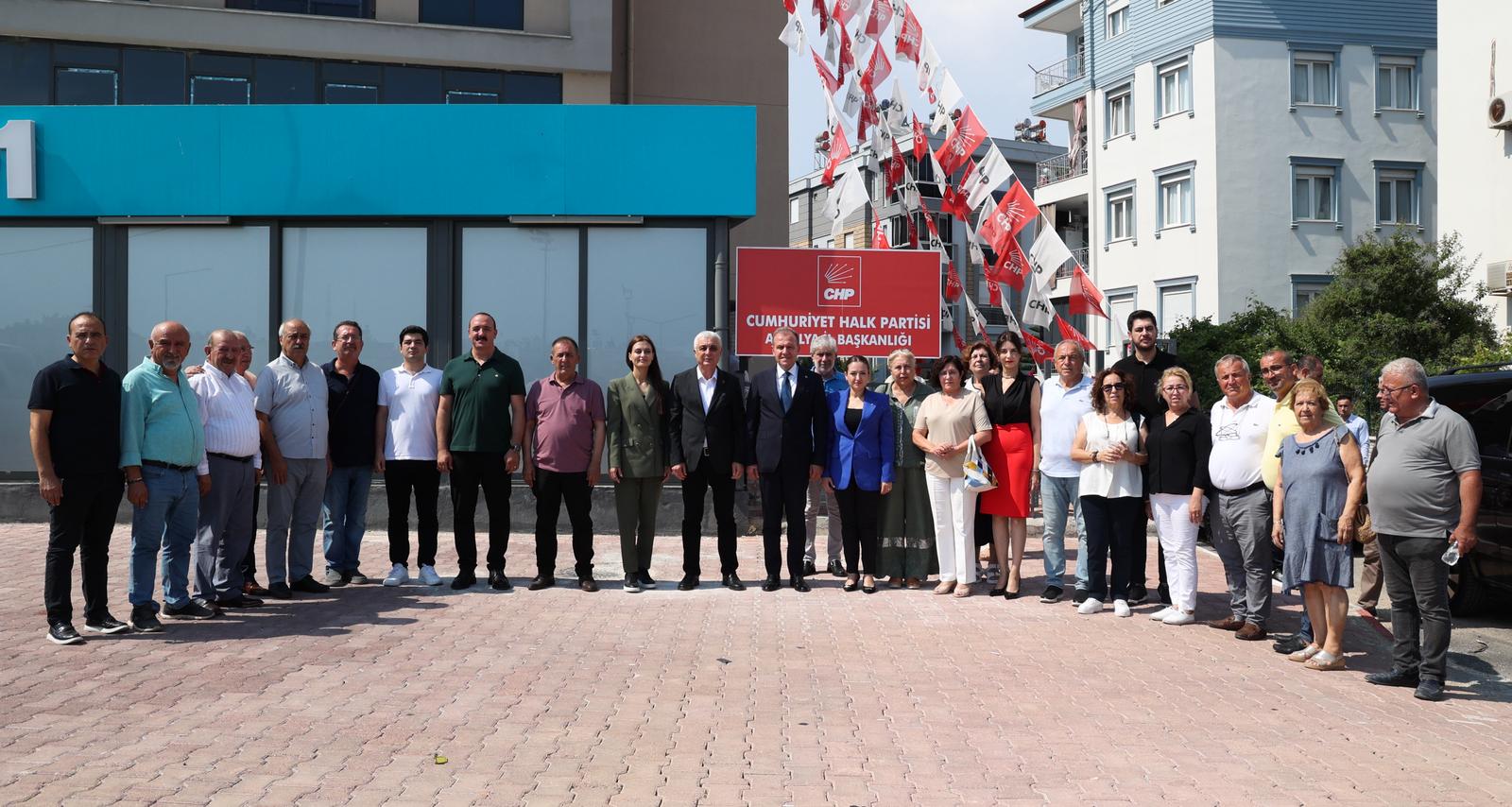 Başkan Seçer, Chp Antalya İl Başkanliği’ni Zi̇yaret Etti̇ (2)