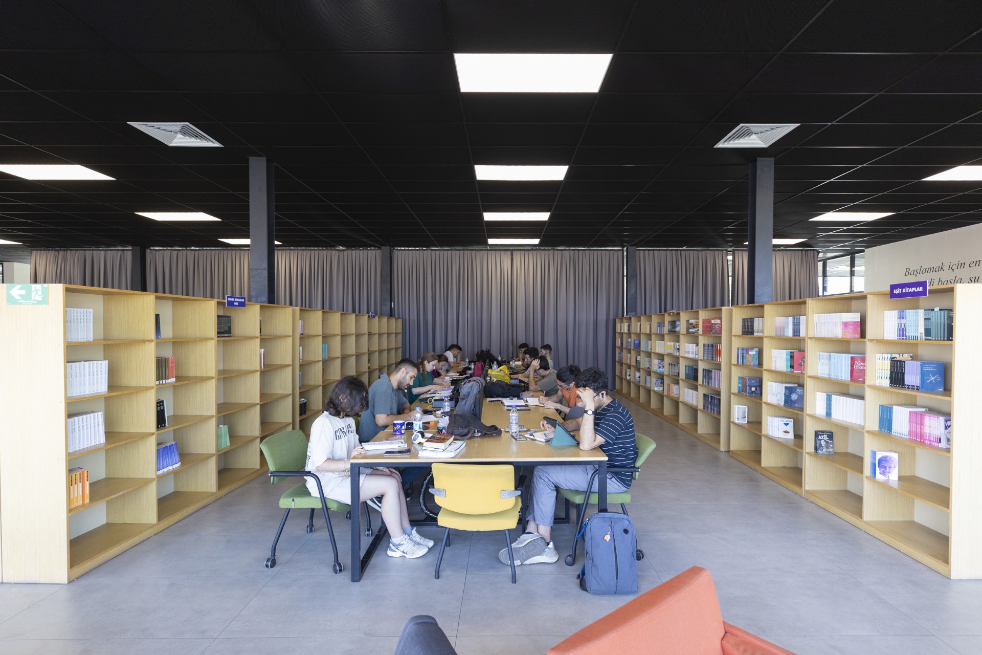 Thumbnail Büyükşehi̇r Beledi̇yesi̇ Okuma Salonlari Yaz Boyunca Da Hi̇zmette (9)