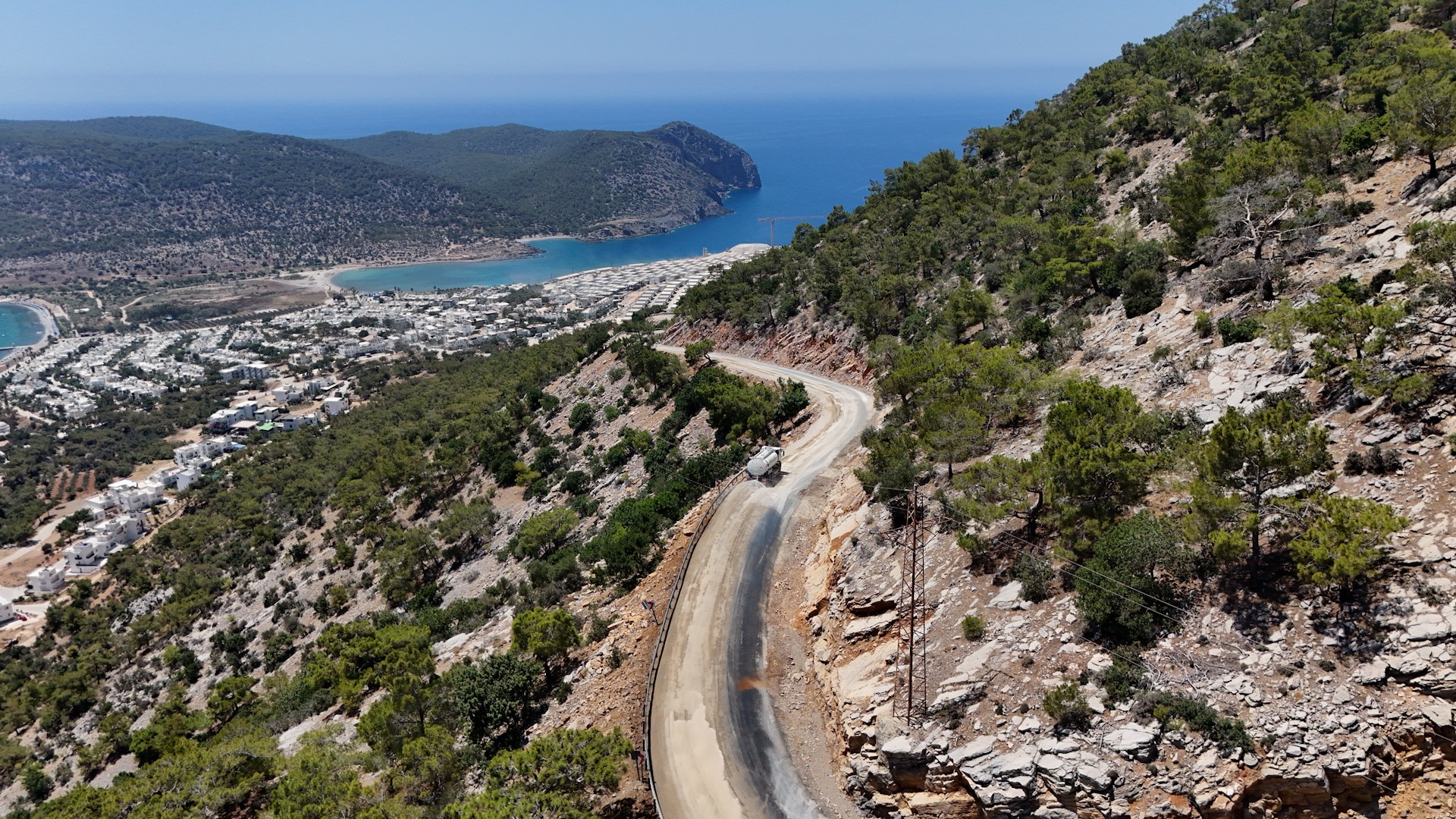 Thumbnail Büyükşehi̇r Yeşi̇lovacik’ta Yillarin Yol Sorununu Çözdü (2)