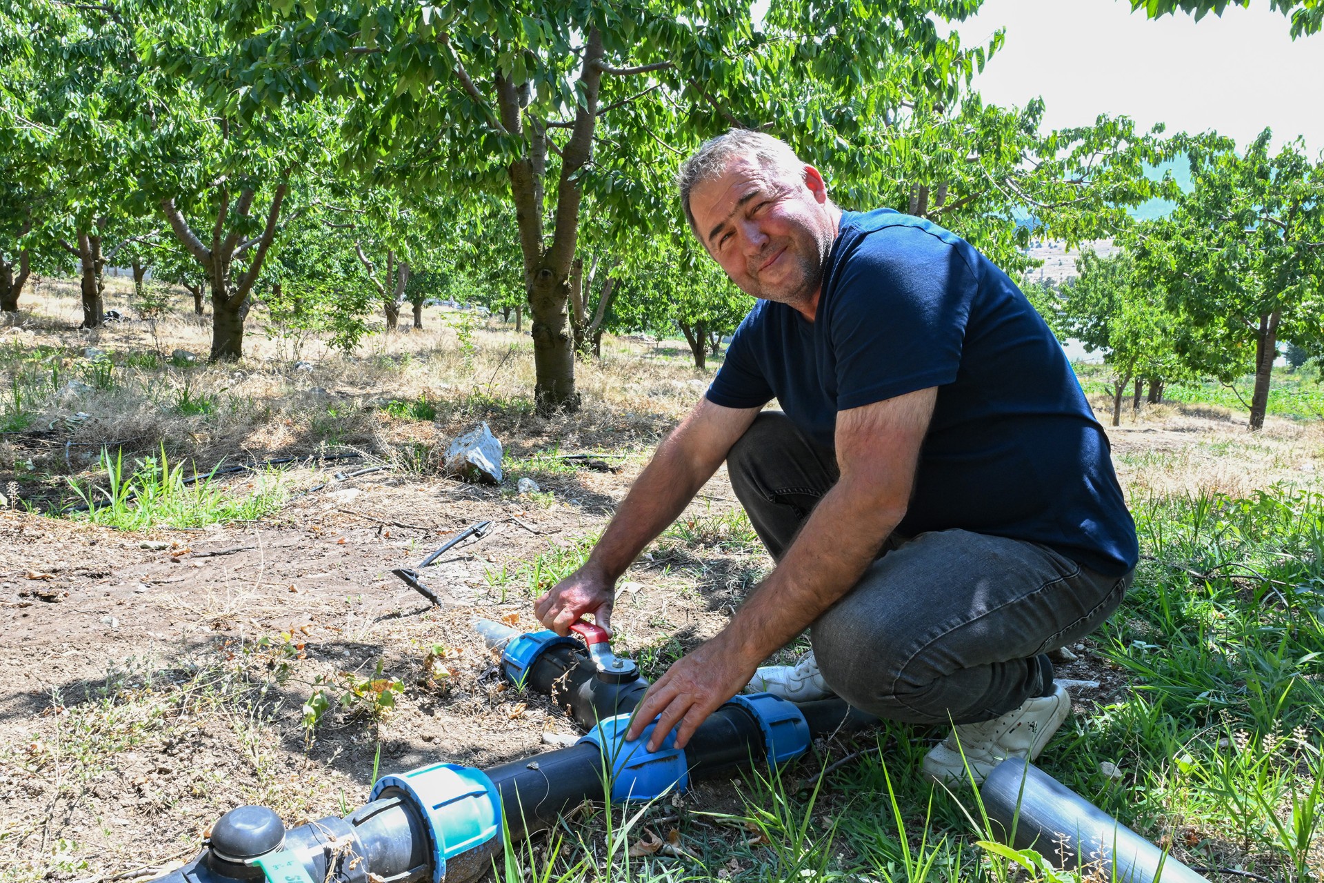 Thumbnail Büyükşehi̇r’i̇n Sulama Borusu Desteği̇yle Üreti̇ci̇ Susuz Kalmiyor (6)