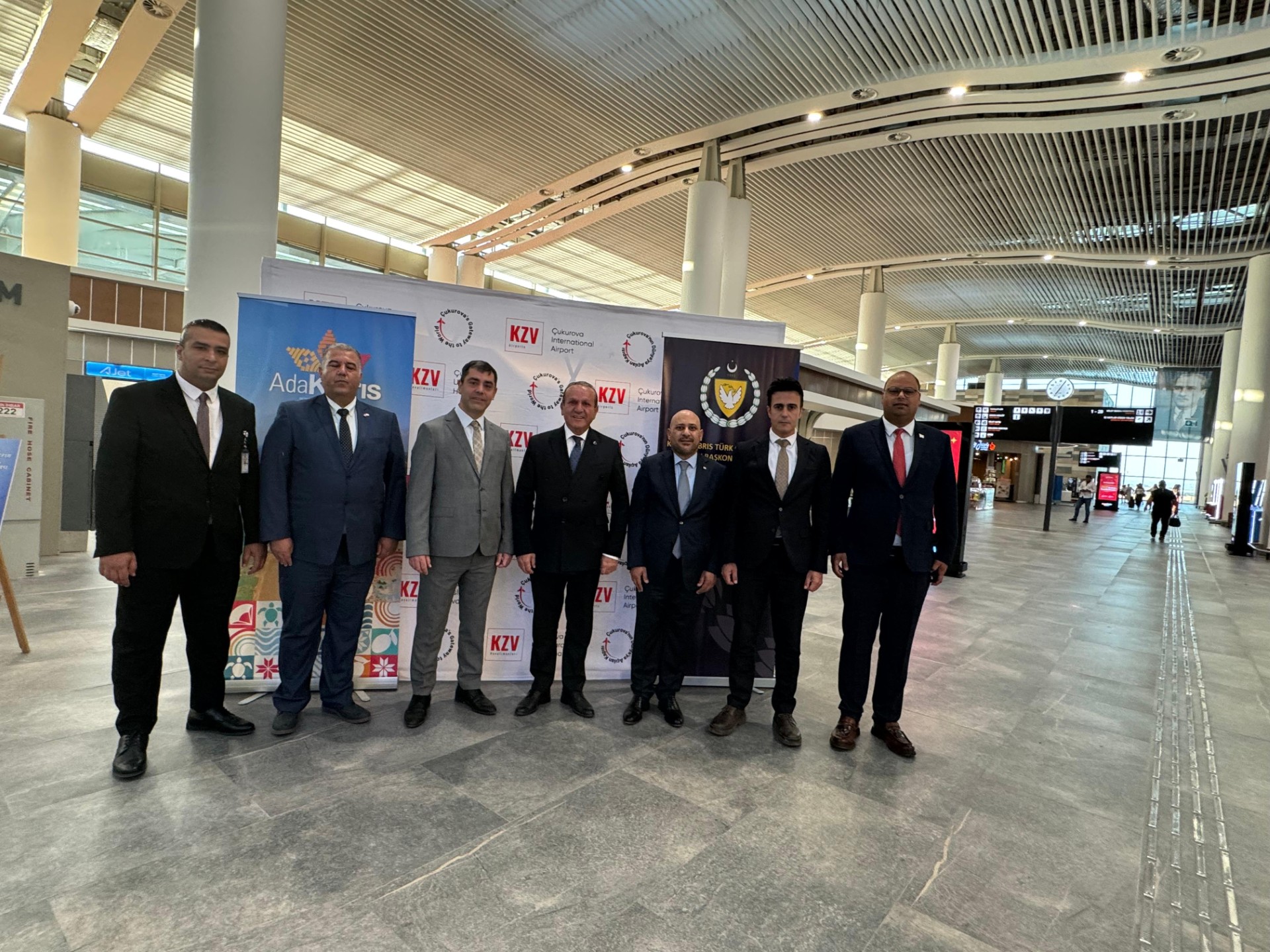 Thumbnail Çukurova Uluslararası Havalimanında Resim Sergisine Büyük İlgi 1