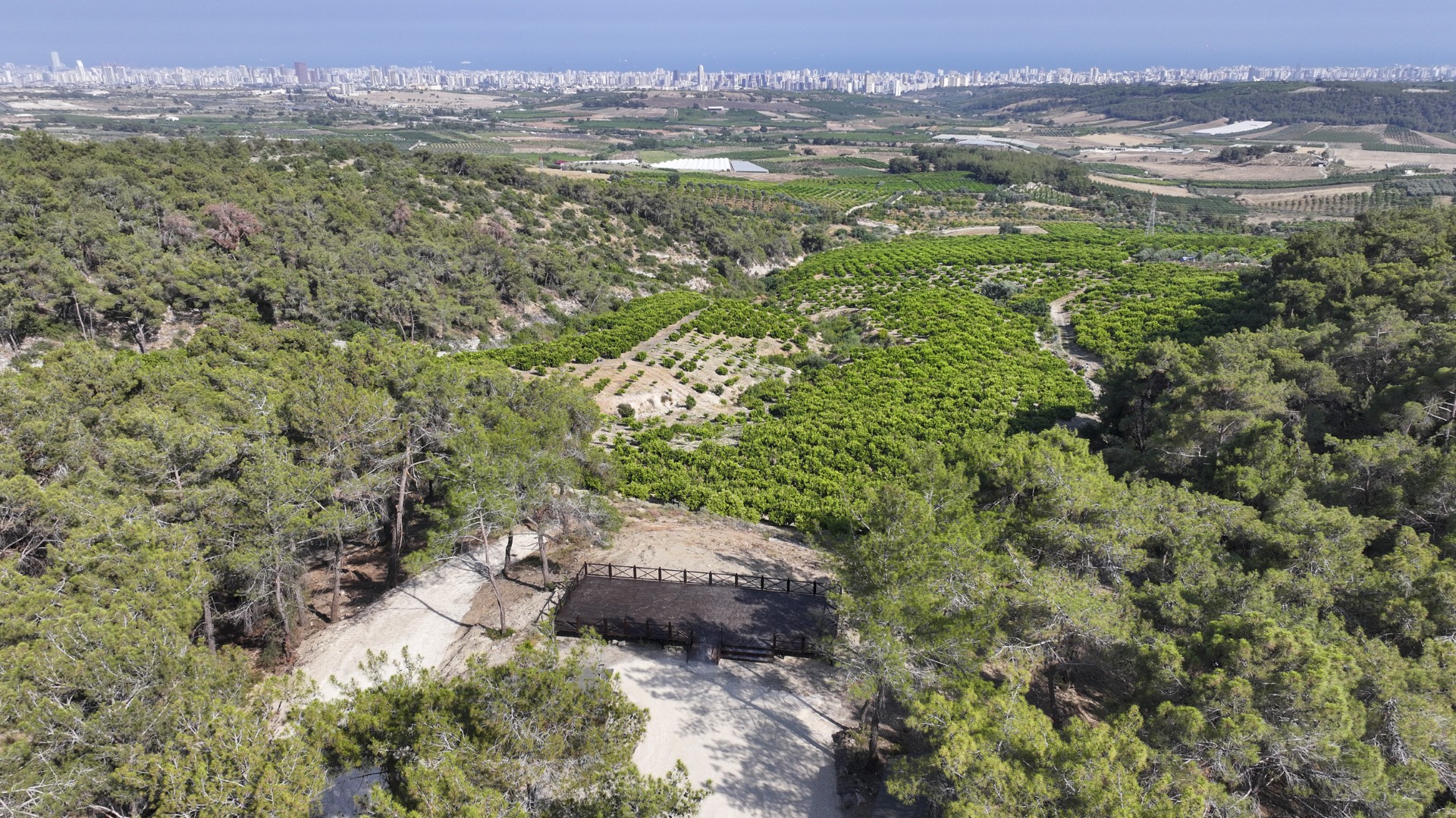 Thumbnail Emi̇rler Orman Parki Pi̇kni̇k Alani’nda Ateş Yakmak Yasaklandi (3)