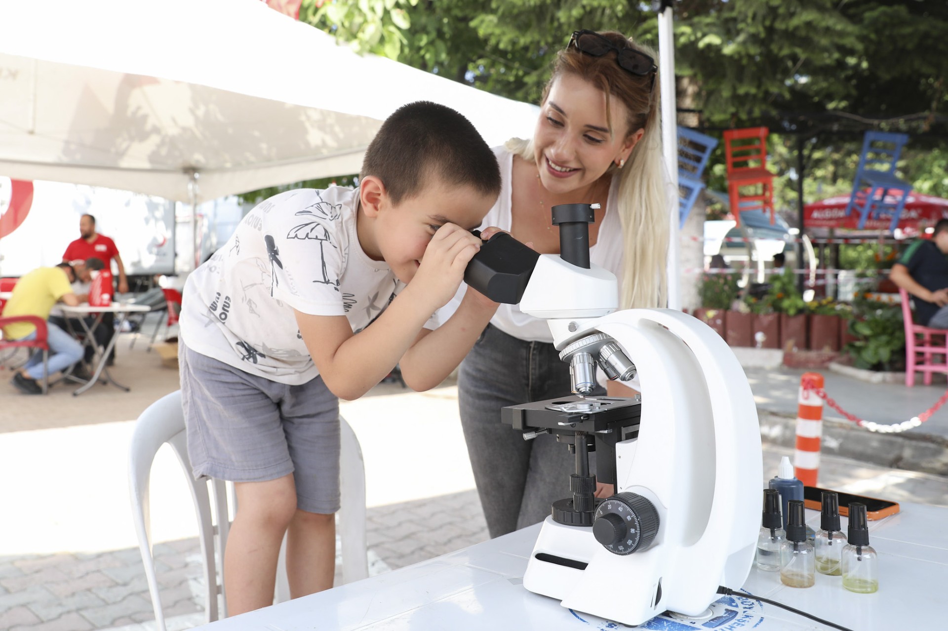 Thumbnail Mercan Bi̇li̇m Merkezi̇, İlçe İlçe Dolaşip Bi̇li̇m Meraklilarina Ulaşiyor (3)