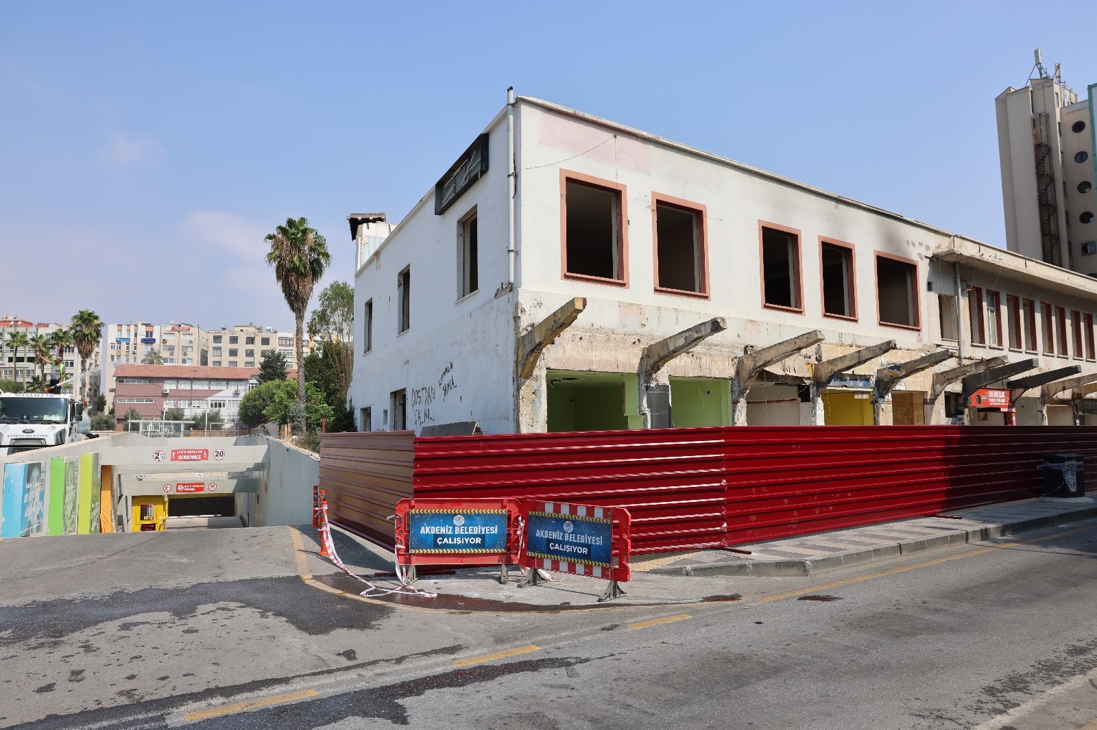 Thumbnail Mersin Öğretmenevi Yıkımı (3)