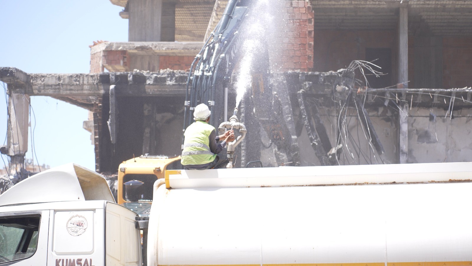 Thumbnail Mezi̇tli̇’de Kaçak Yapilaşmayla Mücadele Tam Gaz Sürüyor[1] (2)