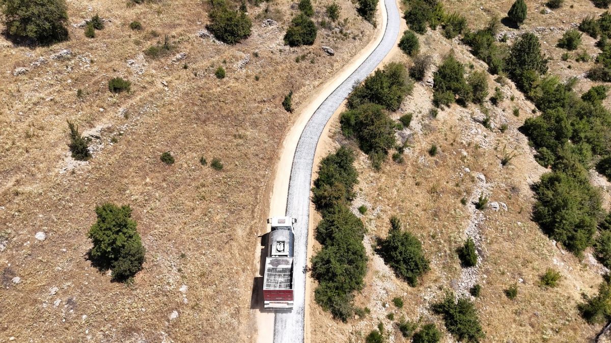 Thumbnail Mezi̇tli̇’de Kirsal Mahalle Yol Seferberli̇ği̇ Başlatildi (9)