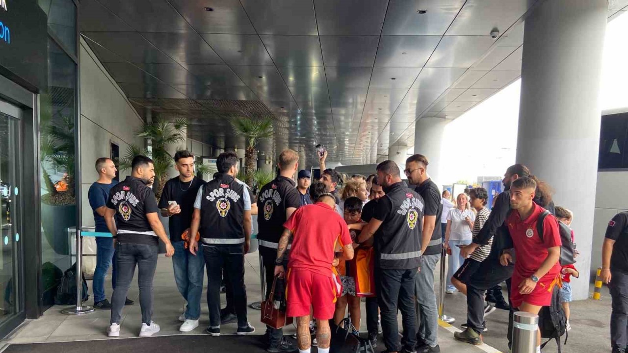 Galatasaray, ligin açılış maçı için Gaziantep’e gitti