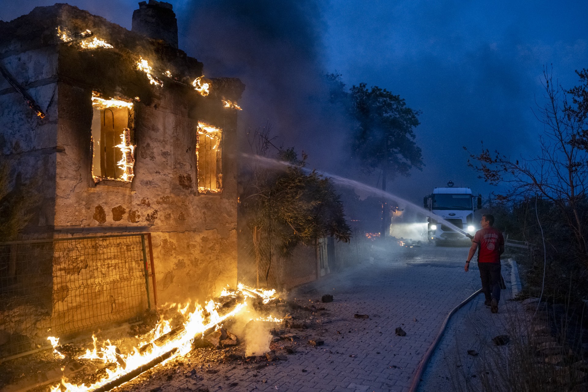 Thumbnail Başkan Seçer, Yangin Bölgesi̇nde! (10)