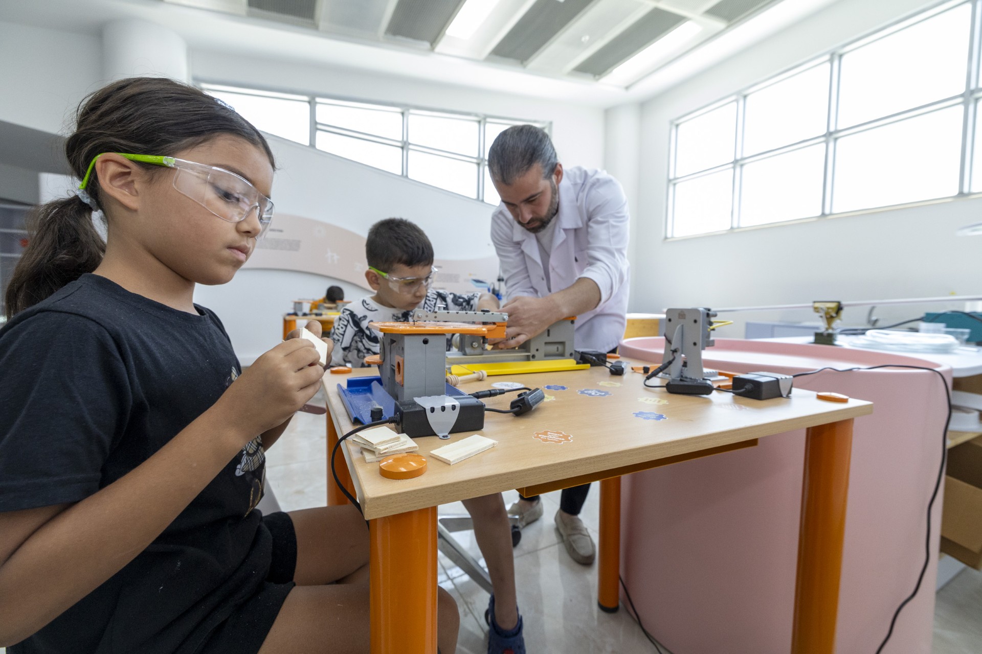 Thumbnail Büyükşehi̇r’i̇n Mercan Bi̇li̇m Merkezi̇’nde Yaz Okulu Atölyeleri̇ Sürüyor (1)