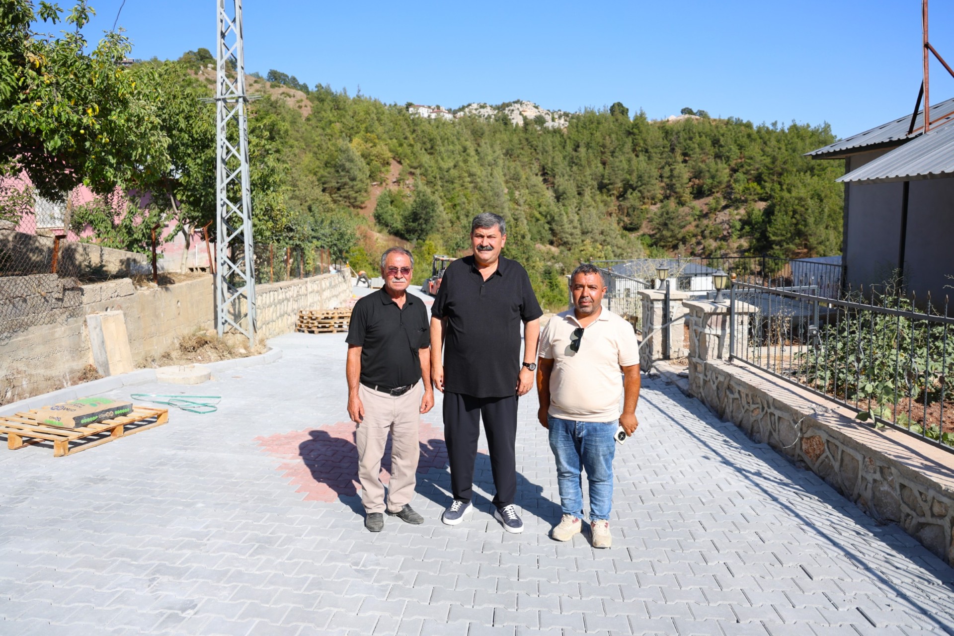 Thumbnail Gözne Mah. Kilit Parke Yol Çalışması (2)