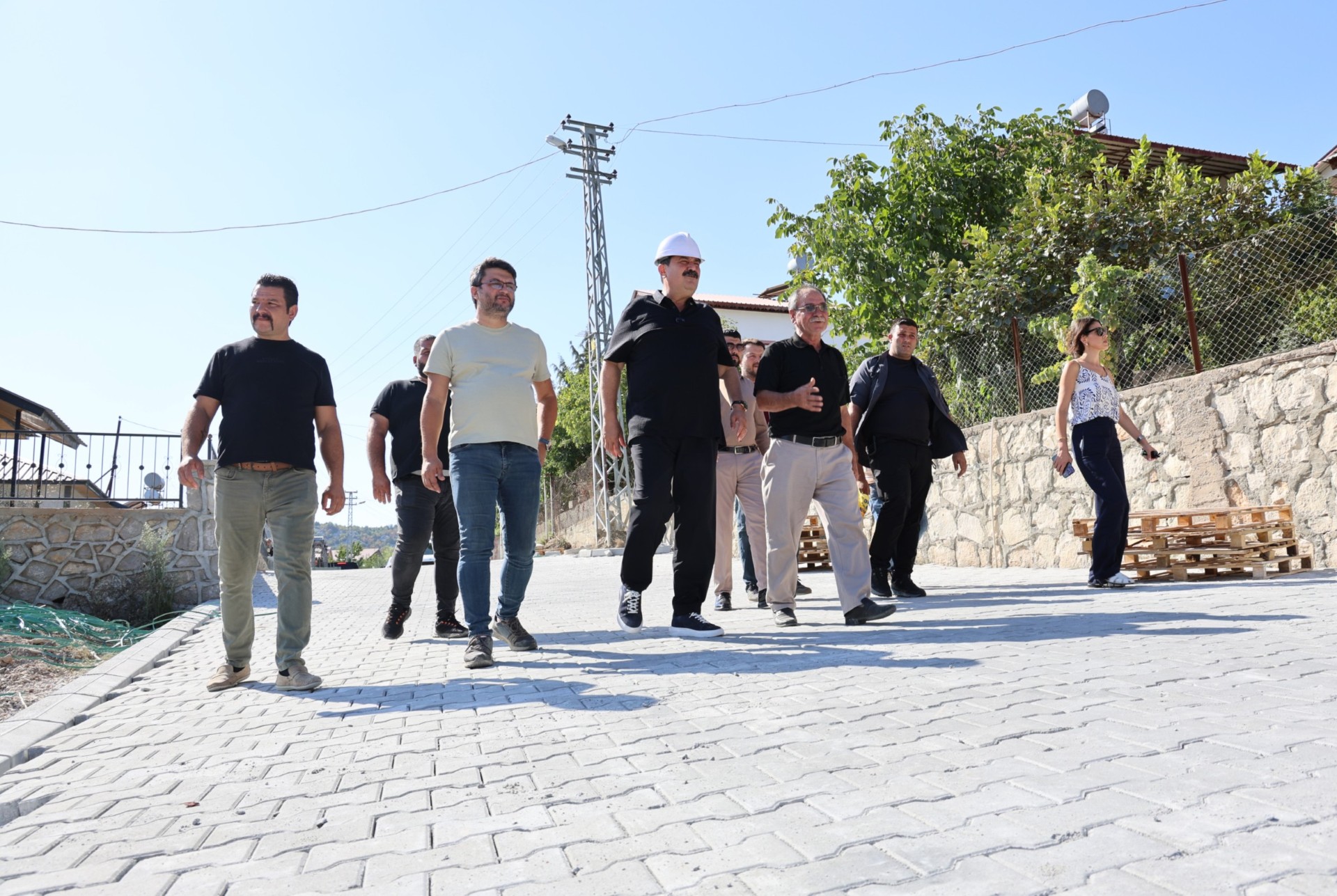 Thumbnail Gözne Mah. Kilit Parke Yol Çalışması (4)