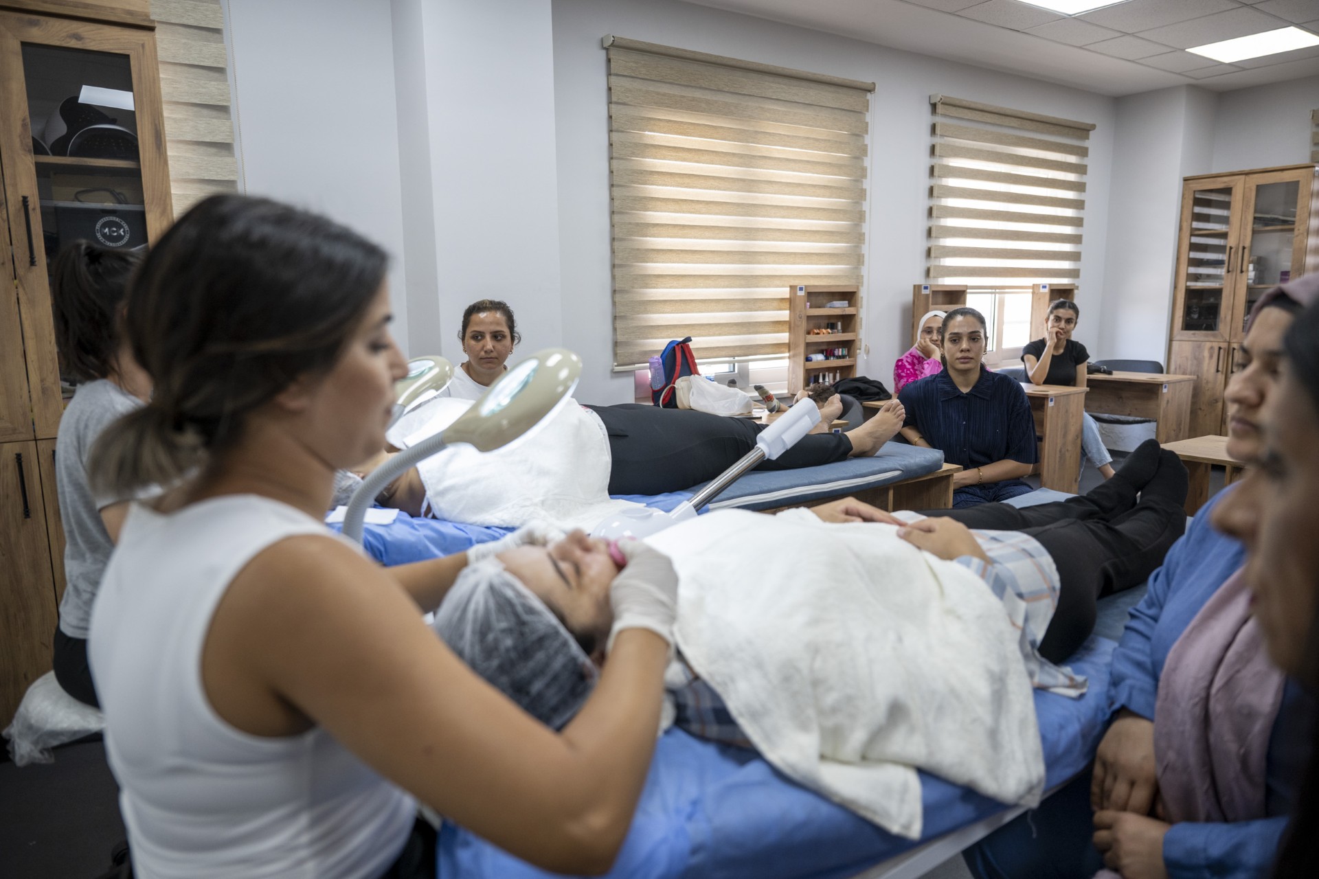 Thumbnail Kadinlar ‘Ci̇lt Bakimi’ Kursuyla Hem Öğreni̇yor Hem Güçleni̇yor (3)