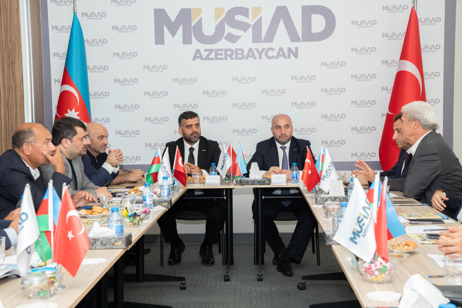 Thumbnail Kayan “Kardeşli̇k Bağlarimizi Yatirima Dönüştüreceği̇z” (2)