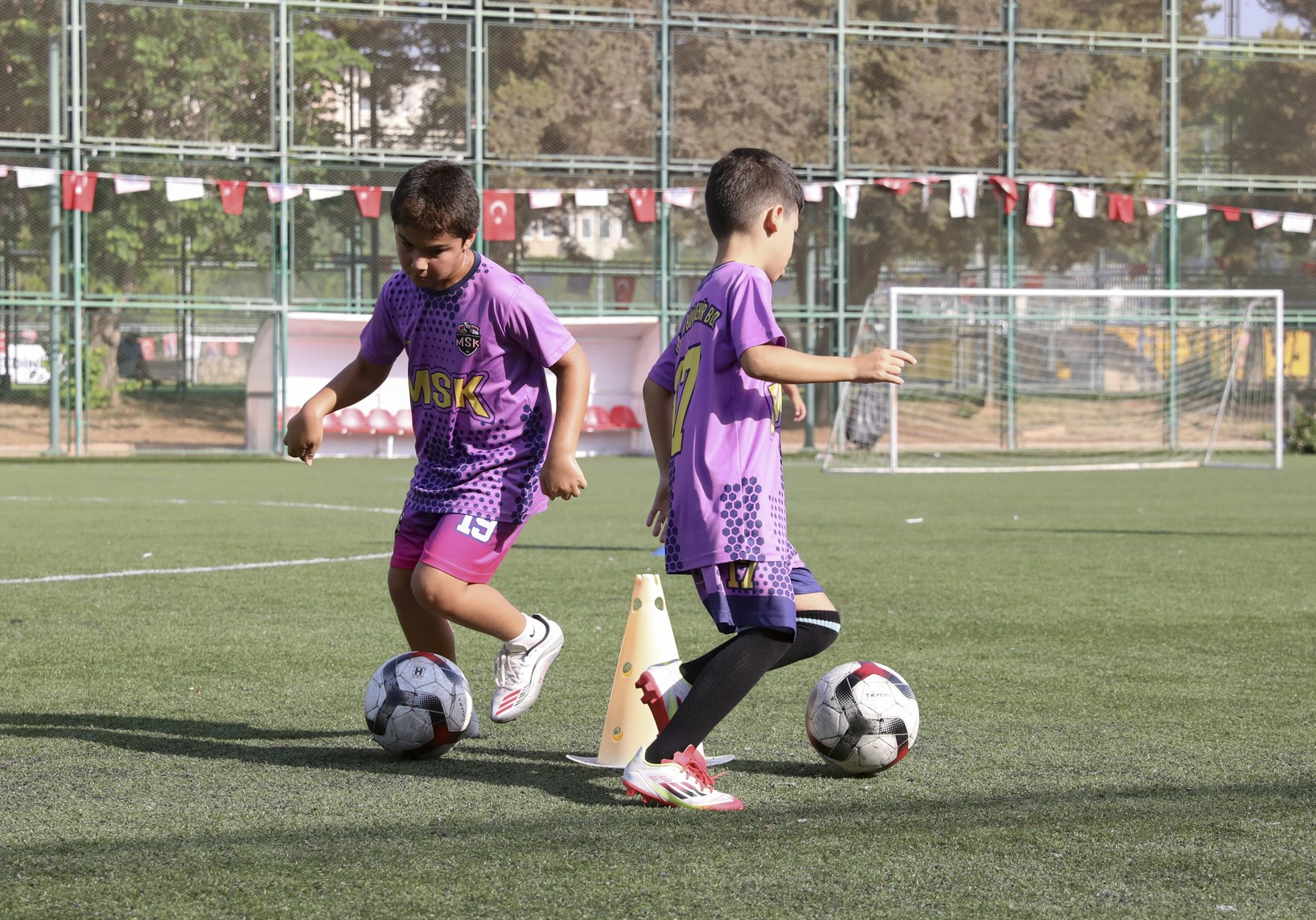 Thumbnail Mersi̇n Büyükşehi̇r’den Yil Boyu Ücretsi̇z Futbol Kursu (2)