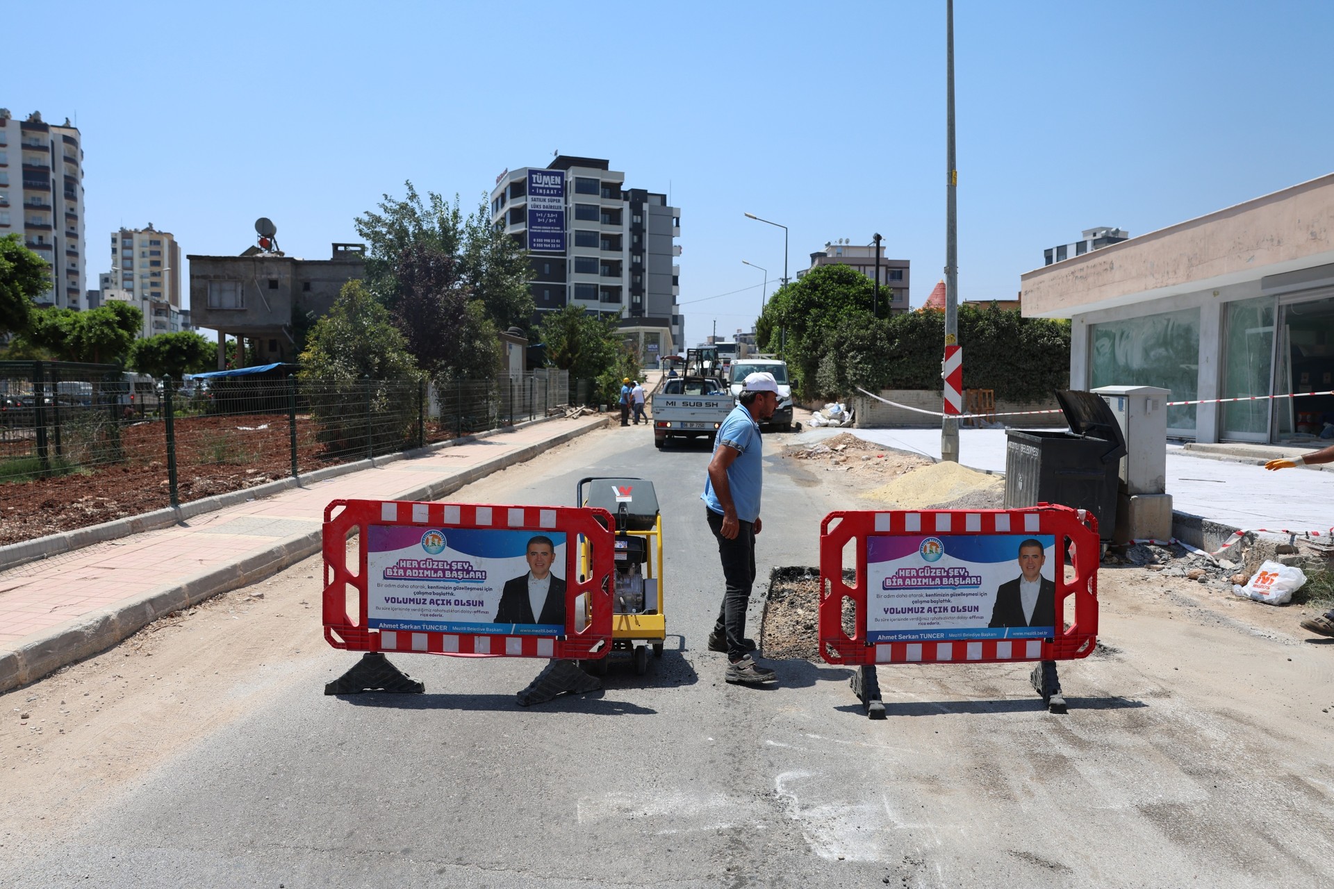 Thumbnail Mezi̇tli̇ Beledi̇yesi̇’nden Altyapi Ve Üstyapi Hi̇zmetleri̇nde Kesi̇nti̇si̇z Çalişma (10)