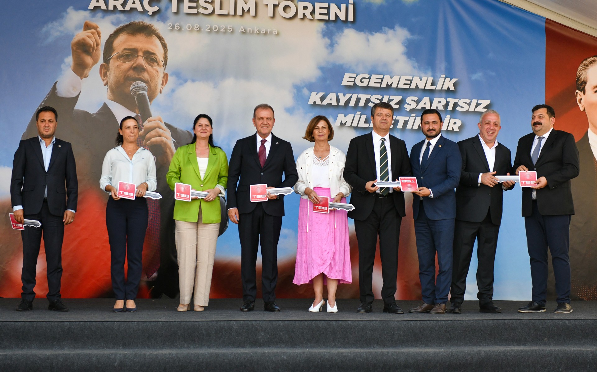 Thumbnail Seçer “Başkanlarimizin Yeri̇ Si̇li̇vri̇ Zi̇ndanlari Deği̇l, Halkin Yanidir” (3)