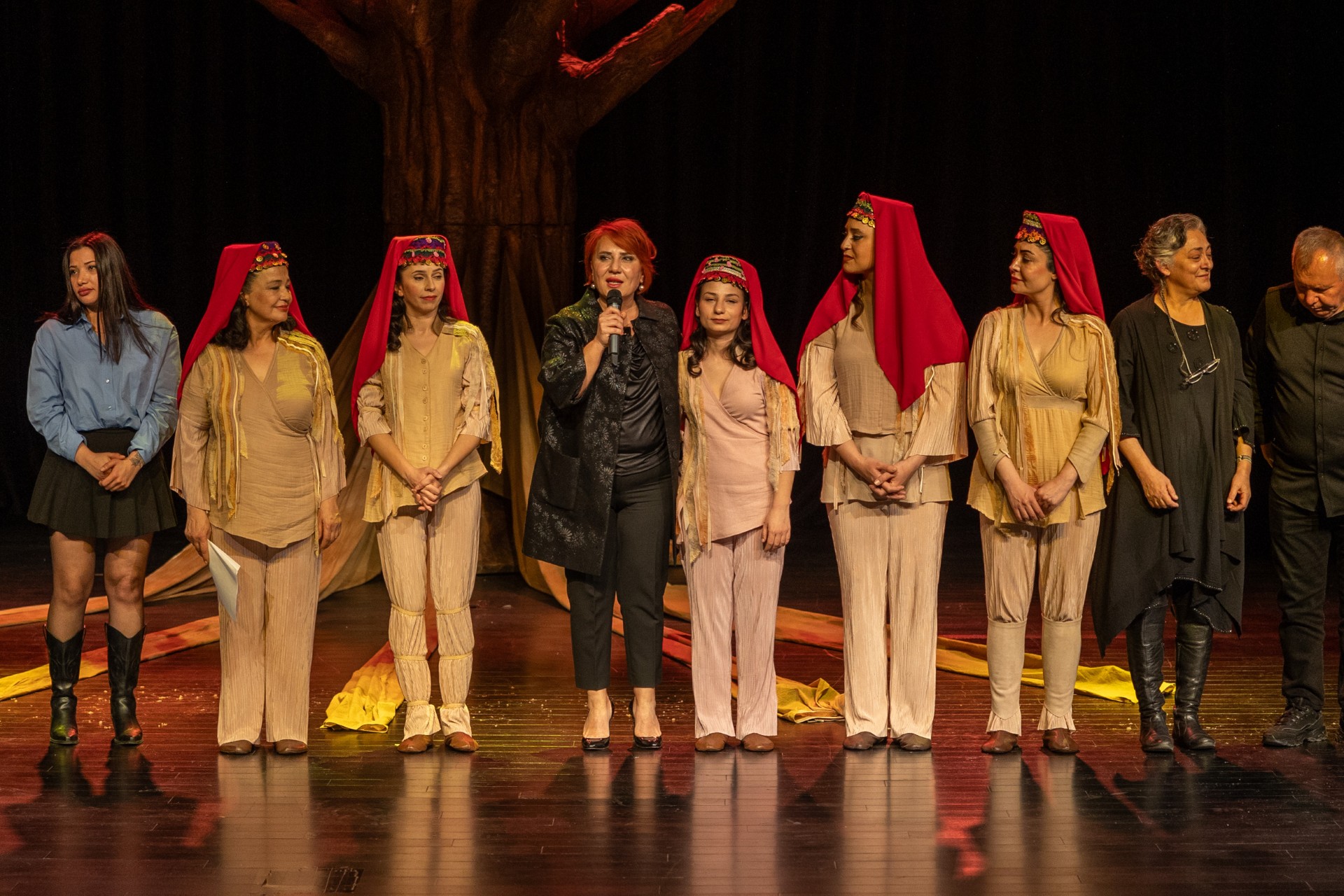 Thumbnail Şehi̇r Ti̇yatrosu Uluslararasi Akdeni̇z Ti̇yatro Ödülleri̇’nde 2 Ödül Kazandi (2)