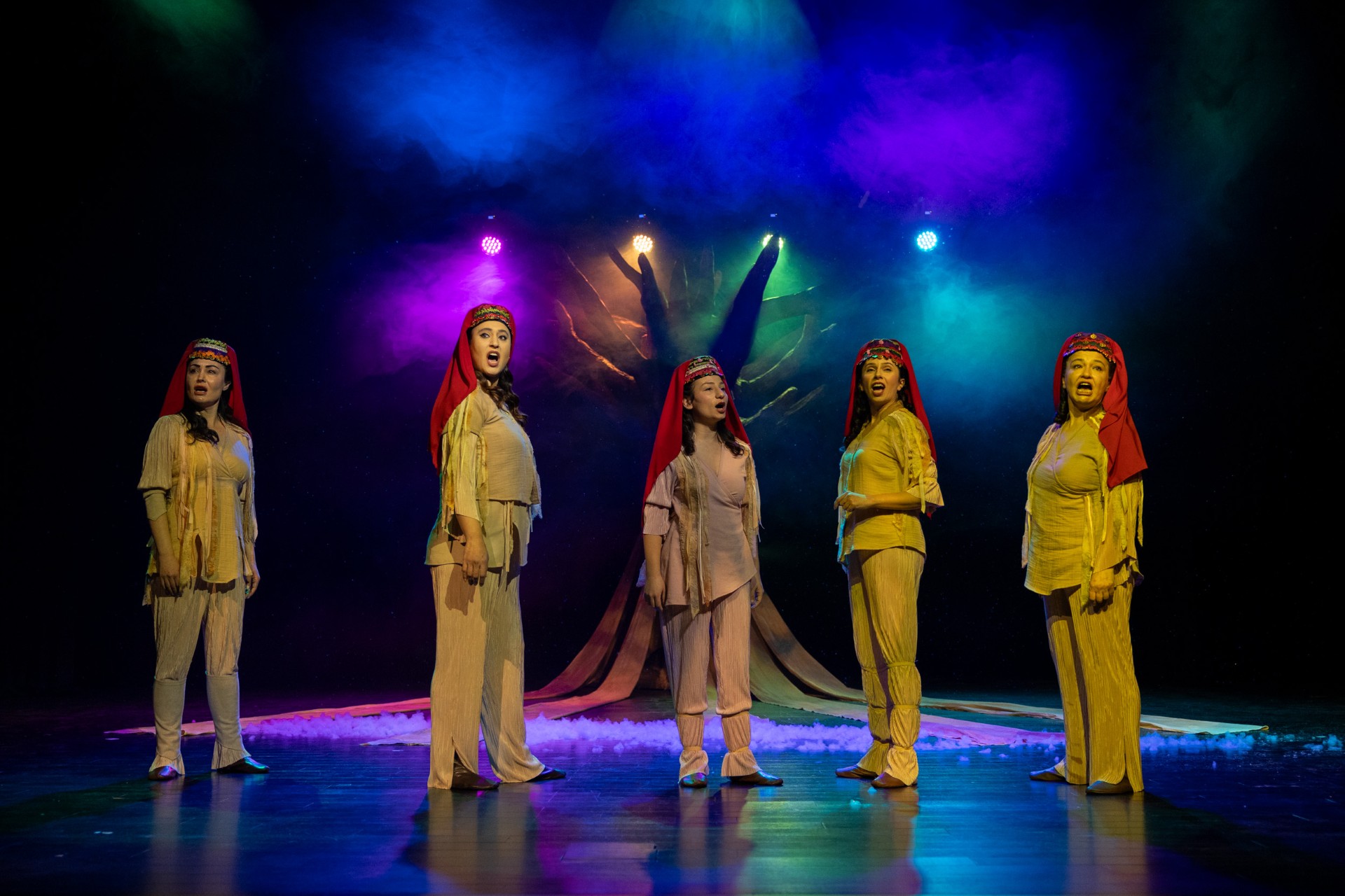 Thumbnail Şehi̇r Ti̇yatrosu Uluslararasi Akdeni̇z Ti̇yatro Ödülleri̇’nde 2 Ödül Kazandi (6)