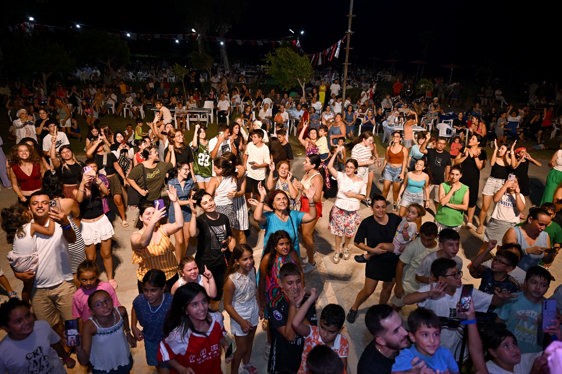 Thumbnail Yazin Son Günleri̇ni̇n Tadi Büyükşehi̇r’i̇n Konserleri̇ İle Çikiyor (1)