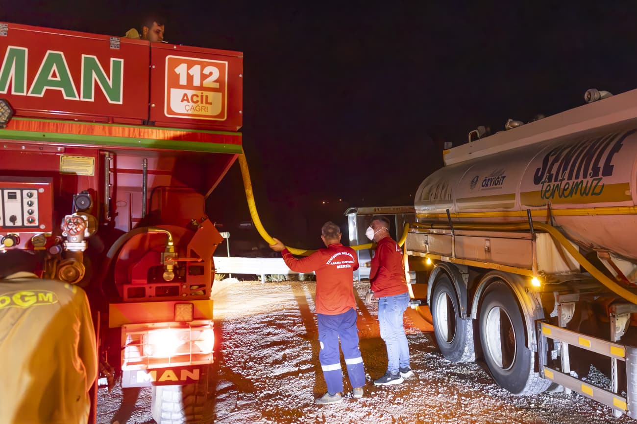Yenişehir Belediyesi Silifke’de Yangın Söndürme Çalışmalarına Destek Verdi (2)