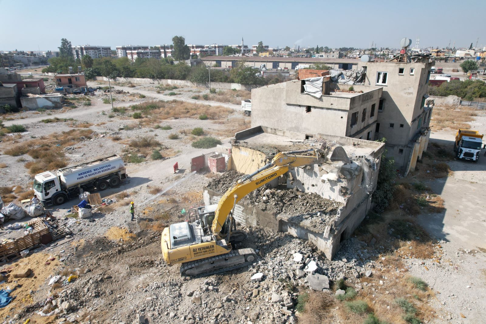 Çay Mahallesi Terk Edilmiş Yapının Yıkımı 3