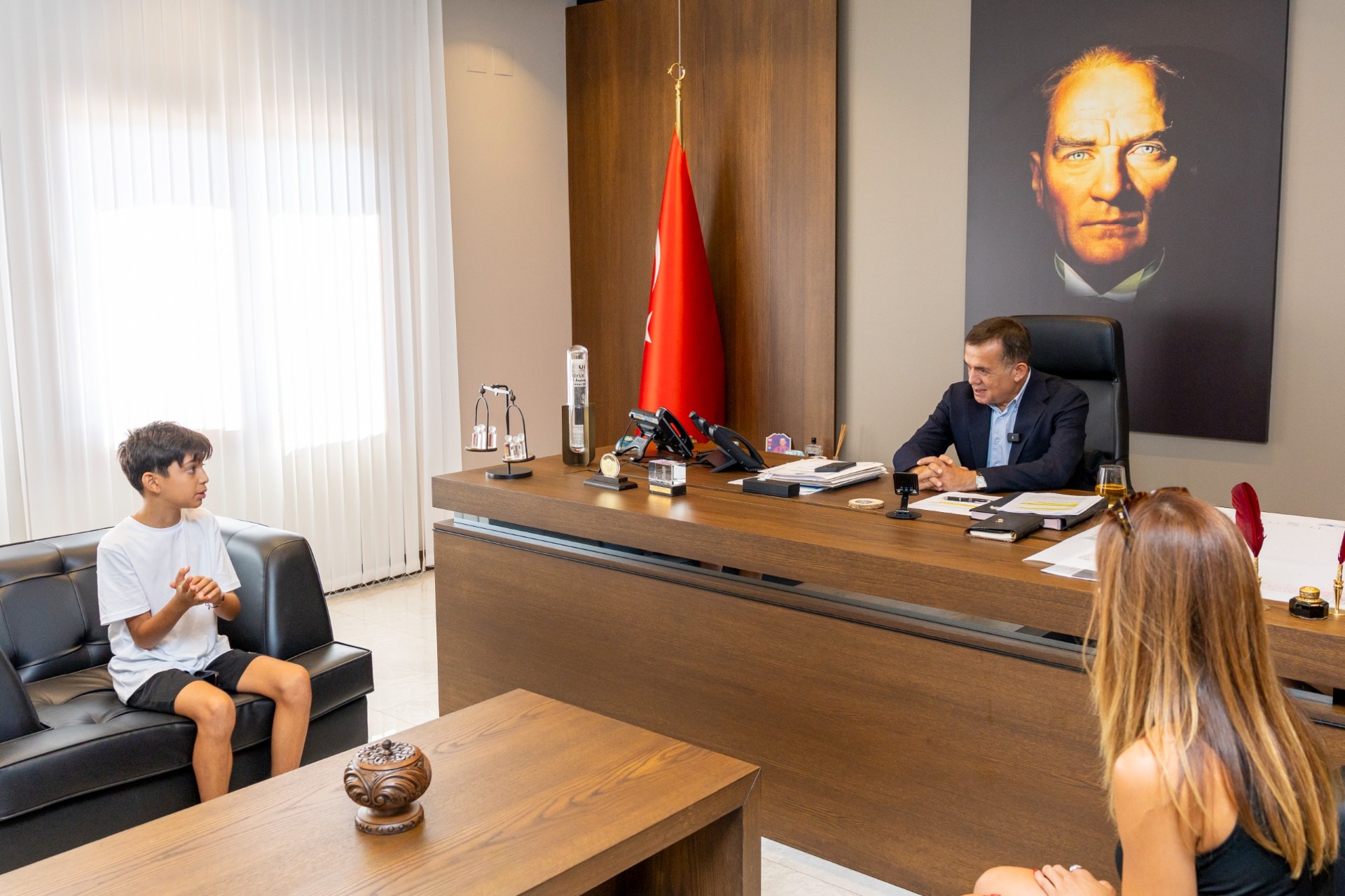 Thumbnail Başkan Abdullah Özyiğit, Minik Çevreci Aras Kayretli Ile Buluştu (1)