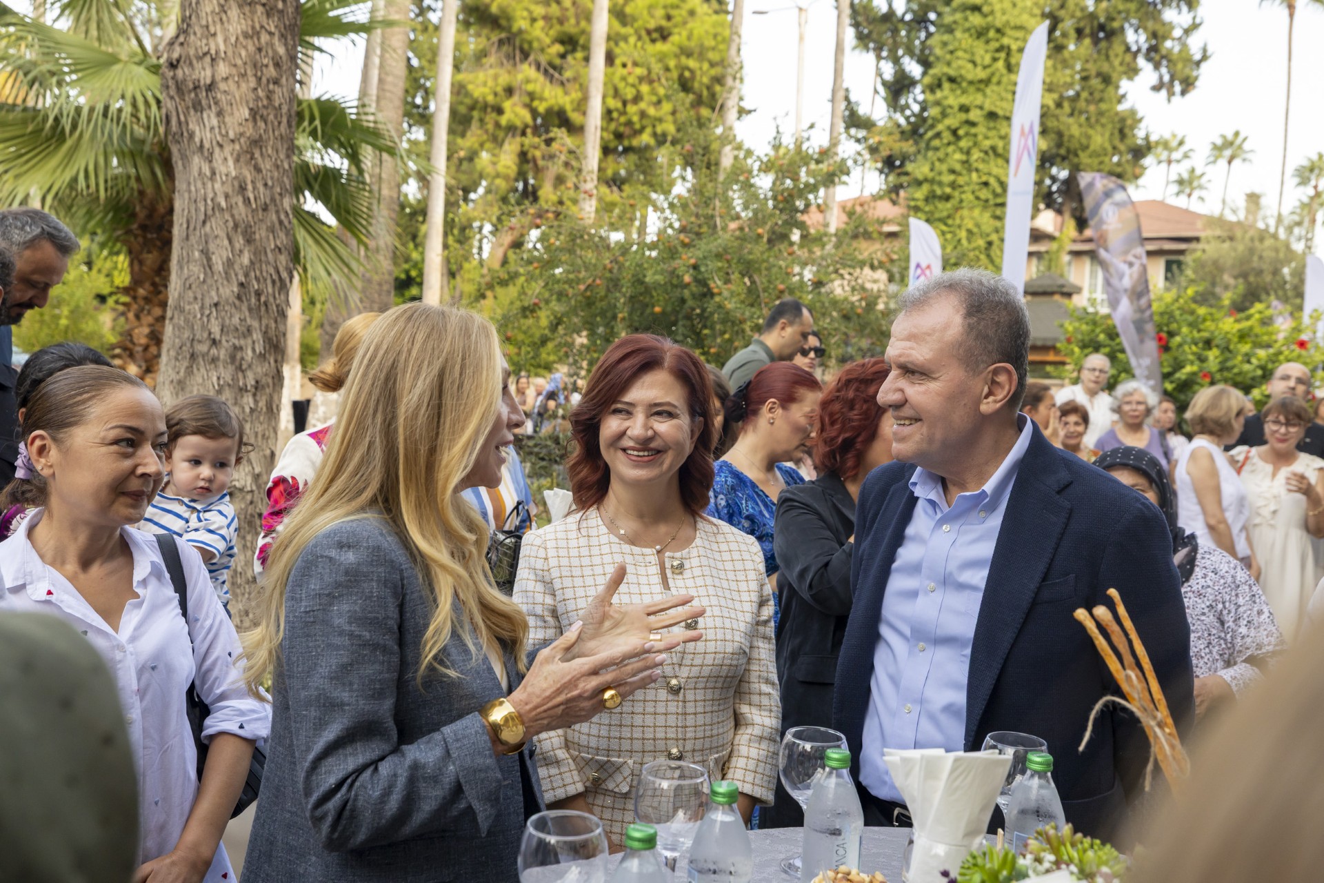Thumbnail Başkan Seçer Ve Meral Seçer 'Mersi̇n Dokumalari Kiyafet Sergi̇si̇'ne Katildi (1)