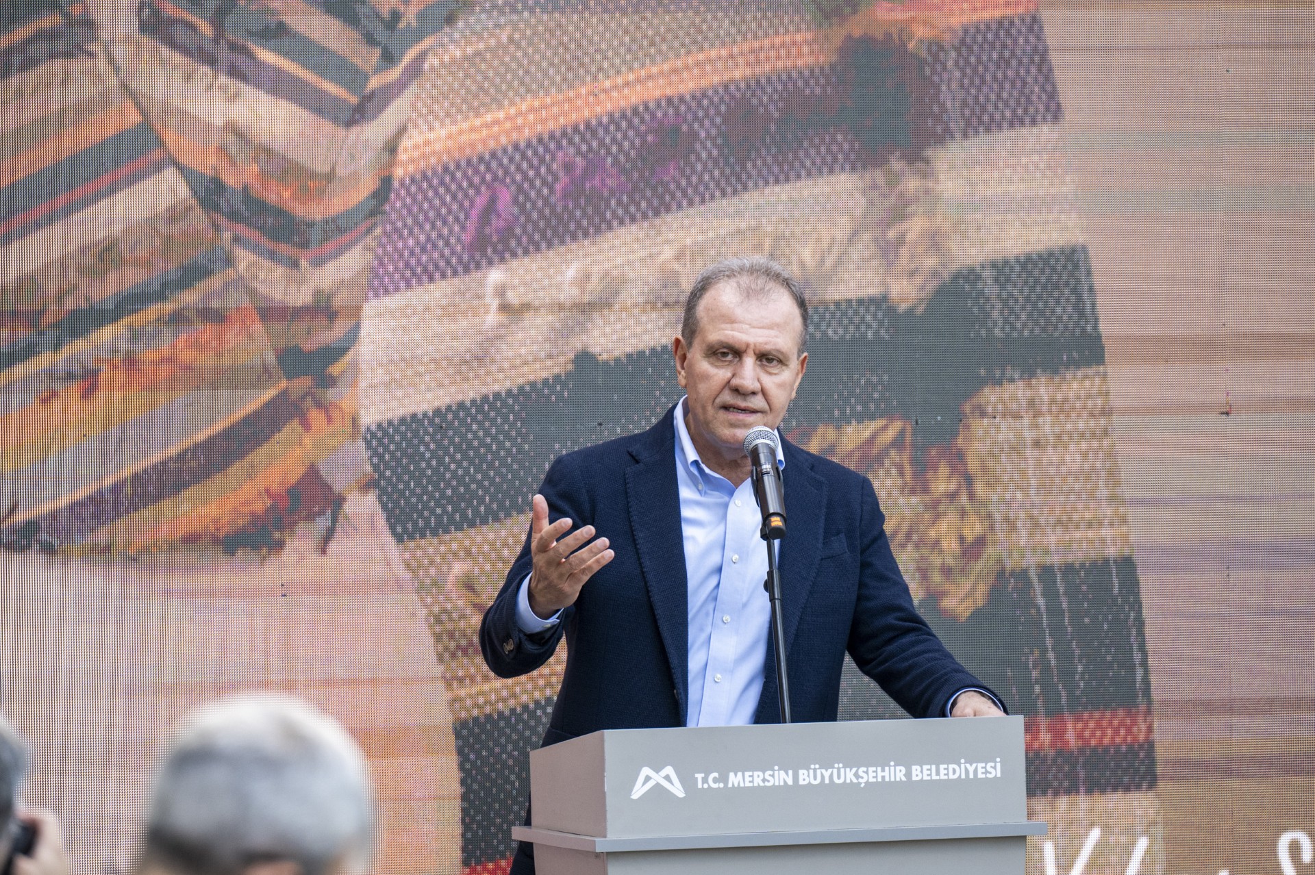 Thumbnail Başkan Seçer Ve Meral Seçer 'Mersi̇n Dokumalari Kiyafet Sergi̇si̇'ne Katildi (2)