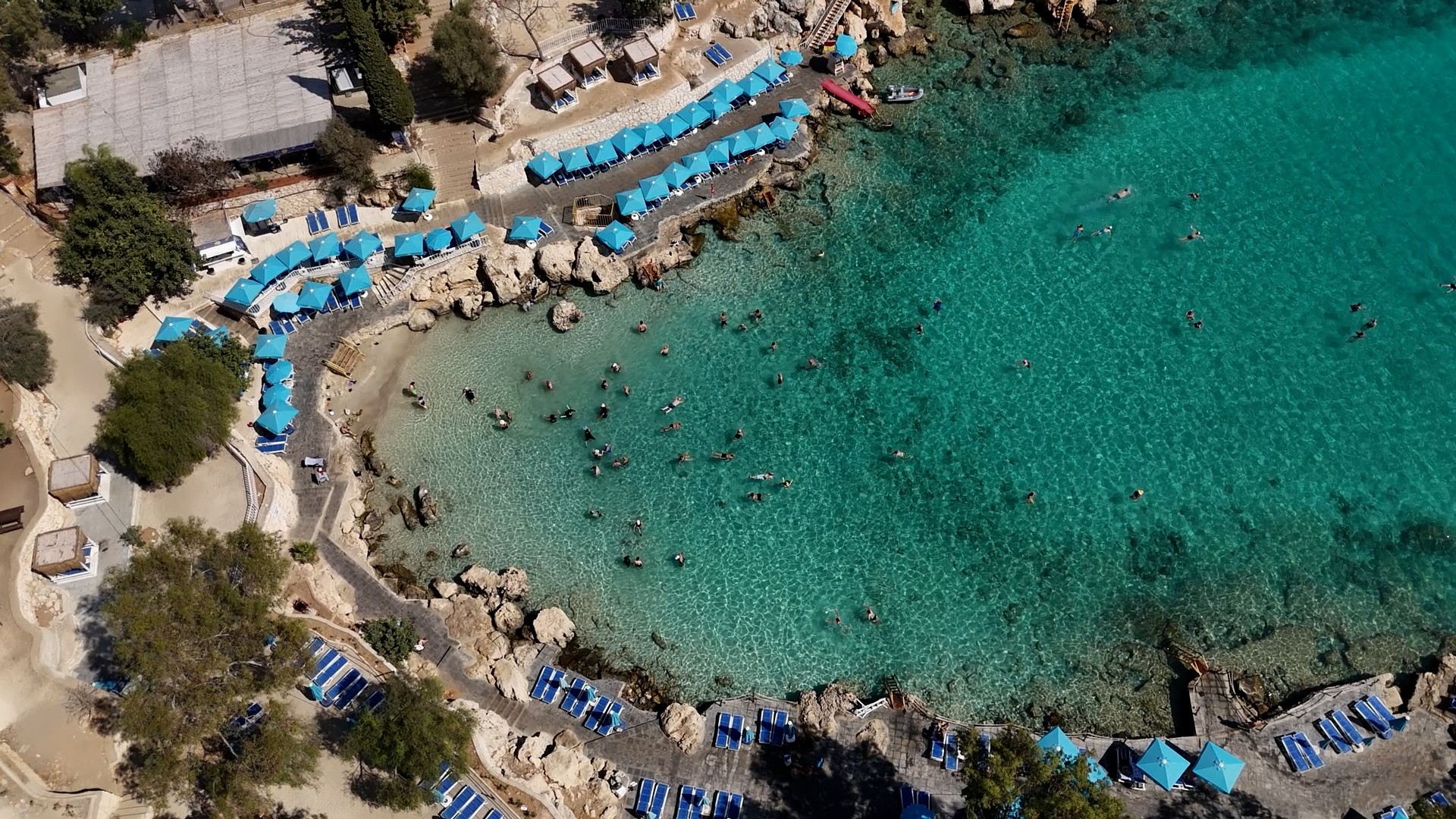 Thumbnail Büyükşehi̇r Emekli̇ Evi̇ Üyeleri̇ Yaprakli Koy'da Deni̇zi̇n Tadini Çikardi (7)