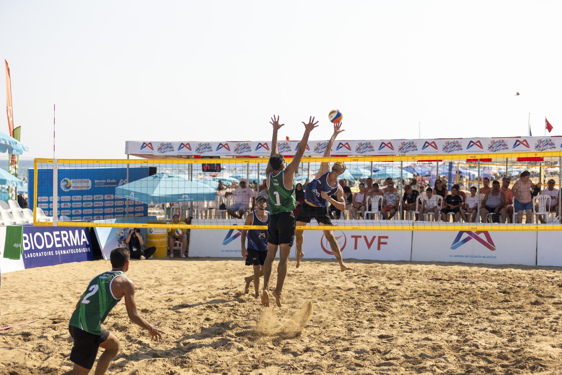 Thumbnail Büyükşehi̇r’i̇n Düzenledi̇ği̇ Uluslararasi Plaj Voleybolu Heyecani Kizkalesi̇’nde Start Verdi̇ (2)