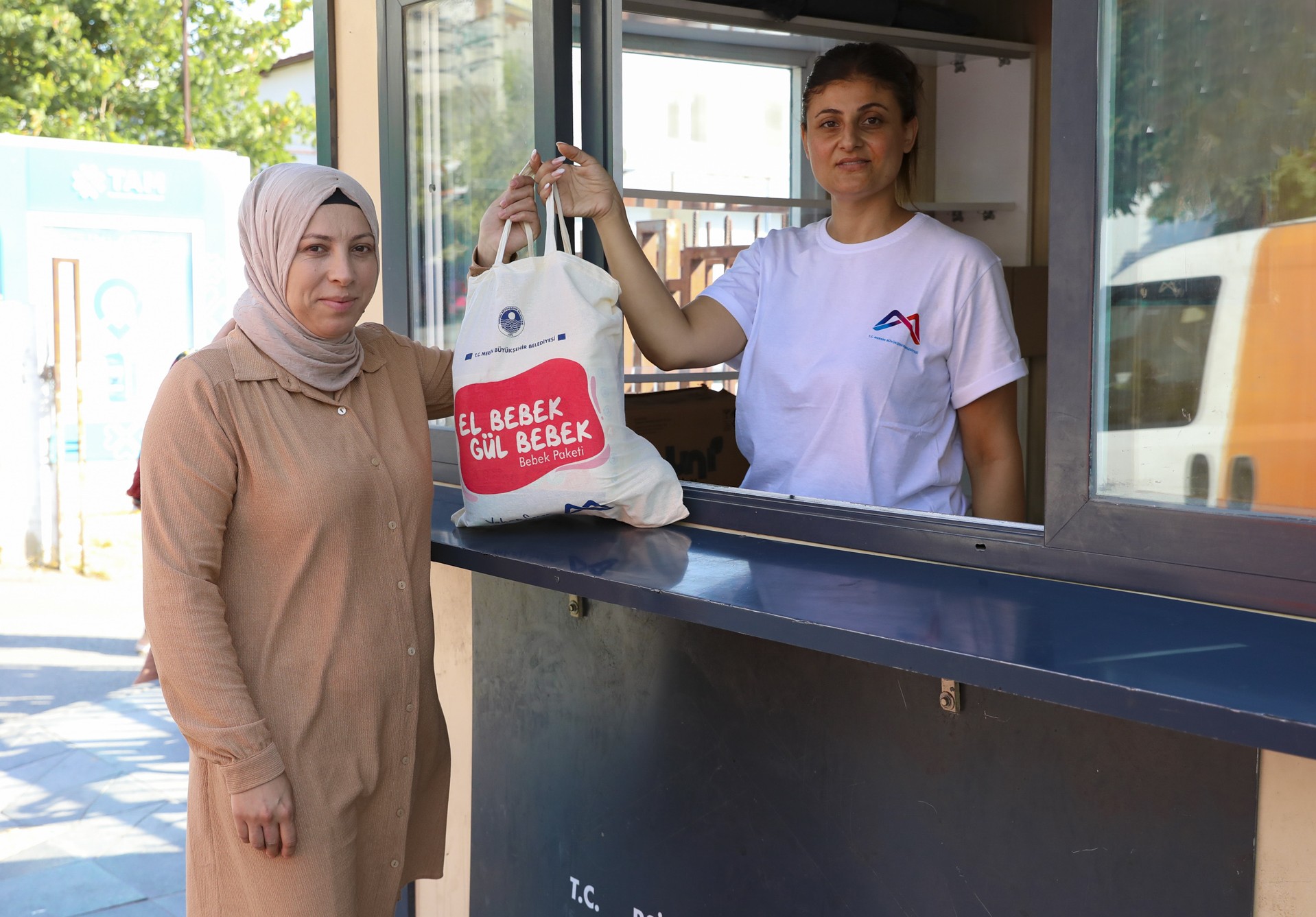 Thumbnail Büyükşehi̇r’i̇n ‘El Bebek Gül Bebek’ Projesi̇ İle 53 Bi̇n 113 Paket Ai̇lelere Ulaşti (6)