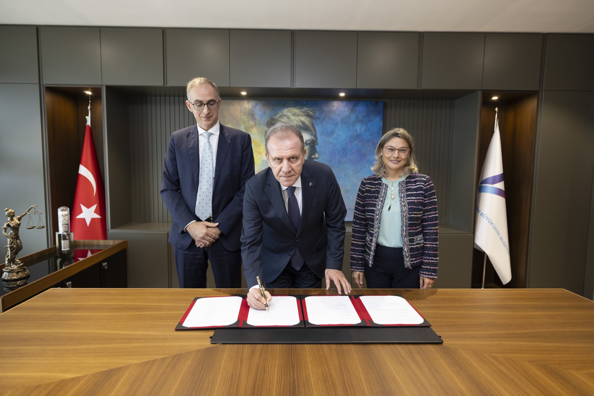 Thumbnail ‘Mersi̇n Atiksu Yöneti̇mi̇ Ve Ekoloji̇k Denge Projesi̇’ Fi̇nansmani İçi̇n İmzalar Atildi (1)