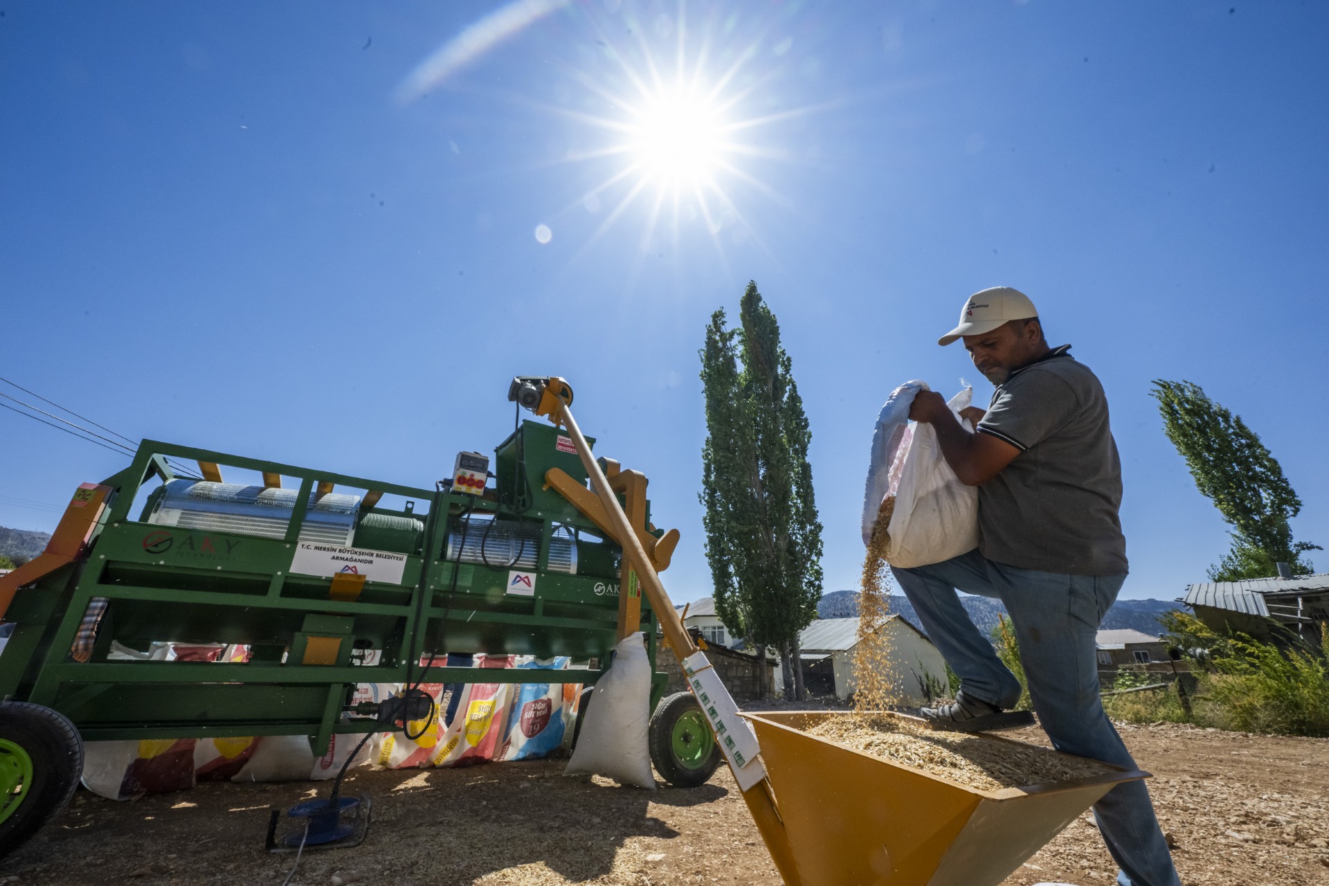 Thumbnail Mersi̇n Büyükşehi̇r’den Üreti̇ci̇lere ‘Tohum Eleme Maki̇nesi̇’ Desteği̇ (2)