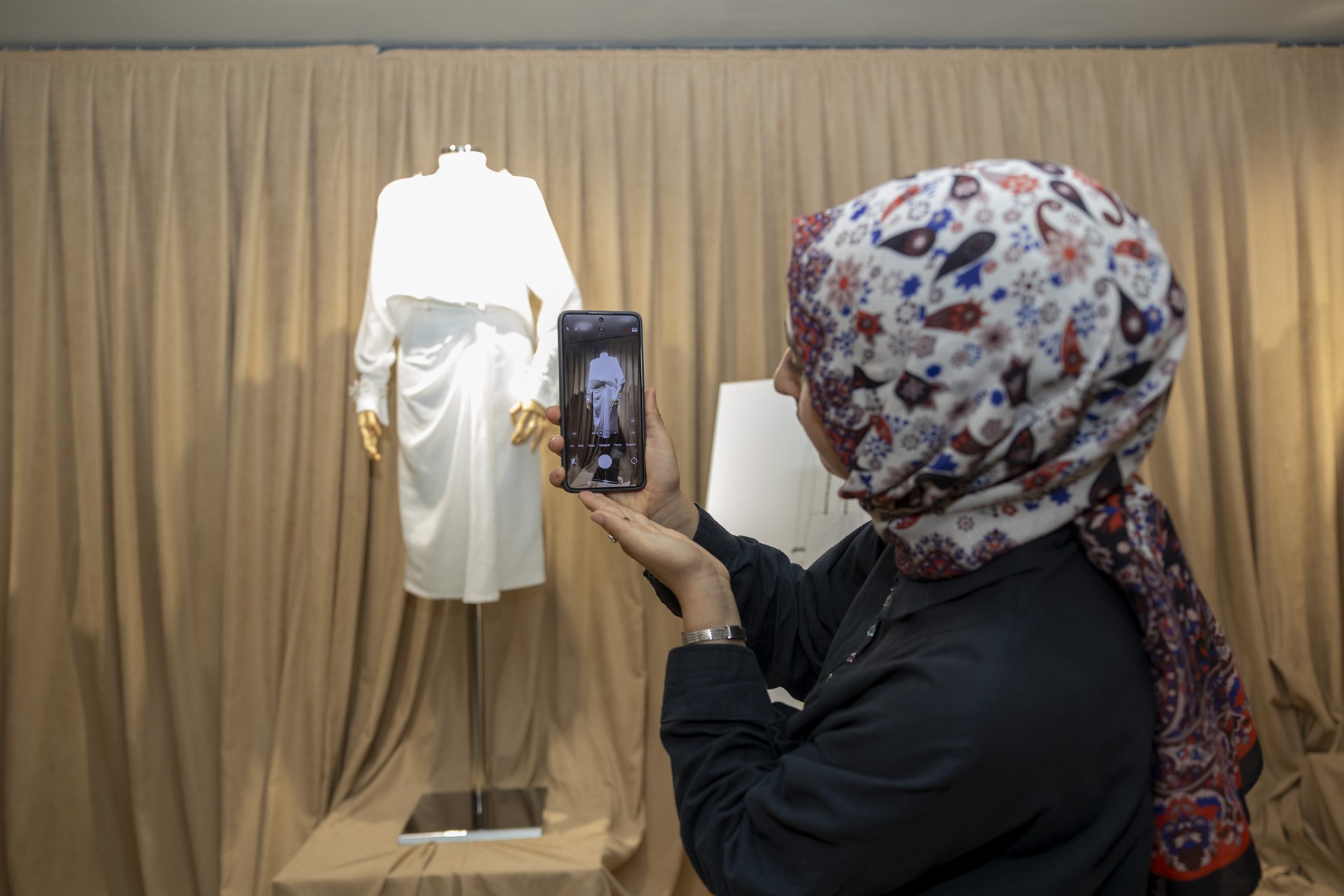 Thumbnail ‘Mersi̇n Dokumalari Kiyafet Sergi̇si̇’, Tarsus Üni̇vesi̇tesi̇ Öğrenci̇leri̇ne İlham Oldu (10)