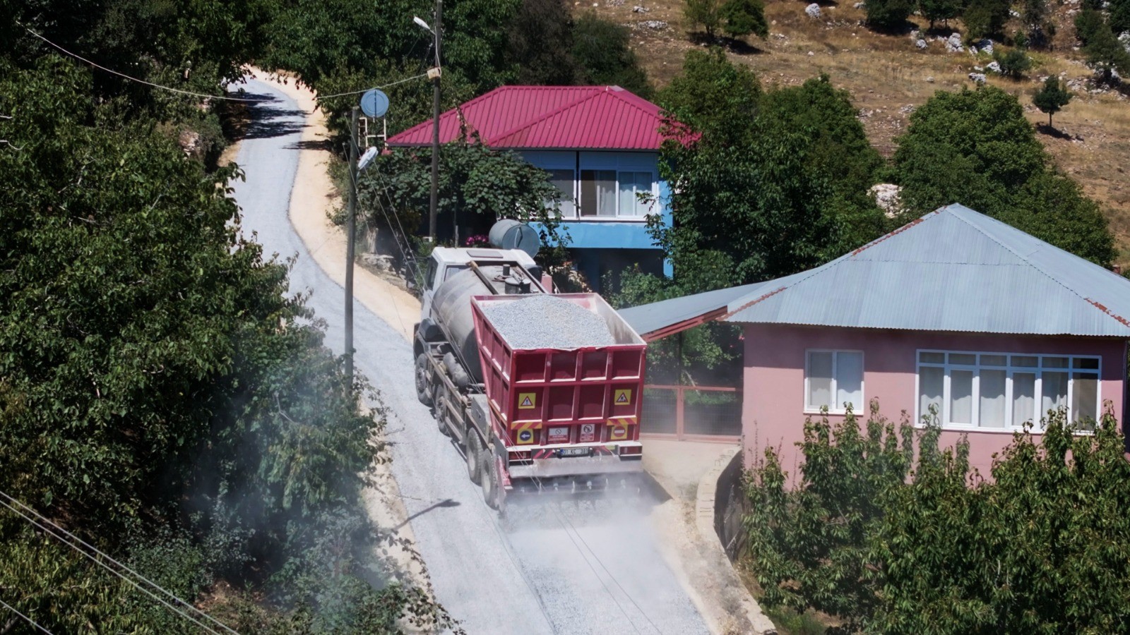 Thumbnail Meski̇’den Mezi̇tli̇’de Modern Ve Konforlu Yol Aği Çalişmasi (2)