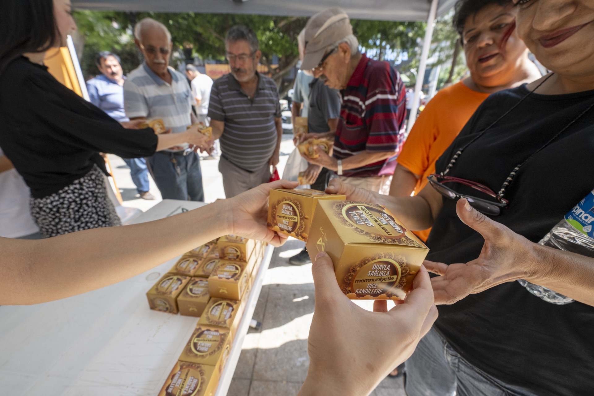 Thumbnail Mevli̇d Kandi̇li̇’nde Kandi̇l Si̇mi̇tleri̇ Yurttaşlara Ulaştirildi (1)