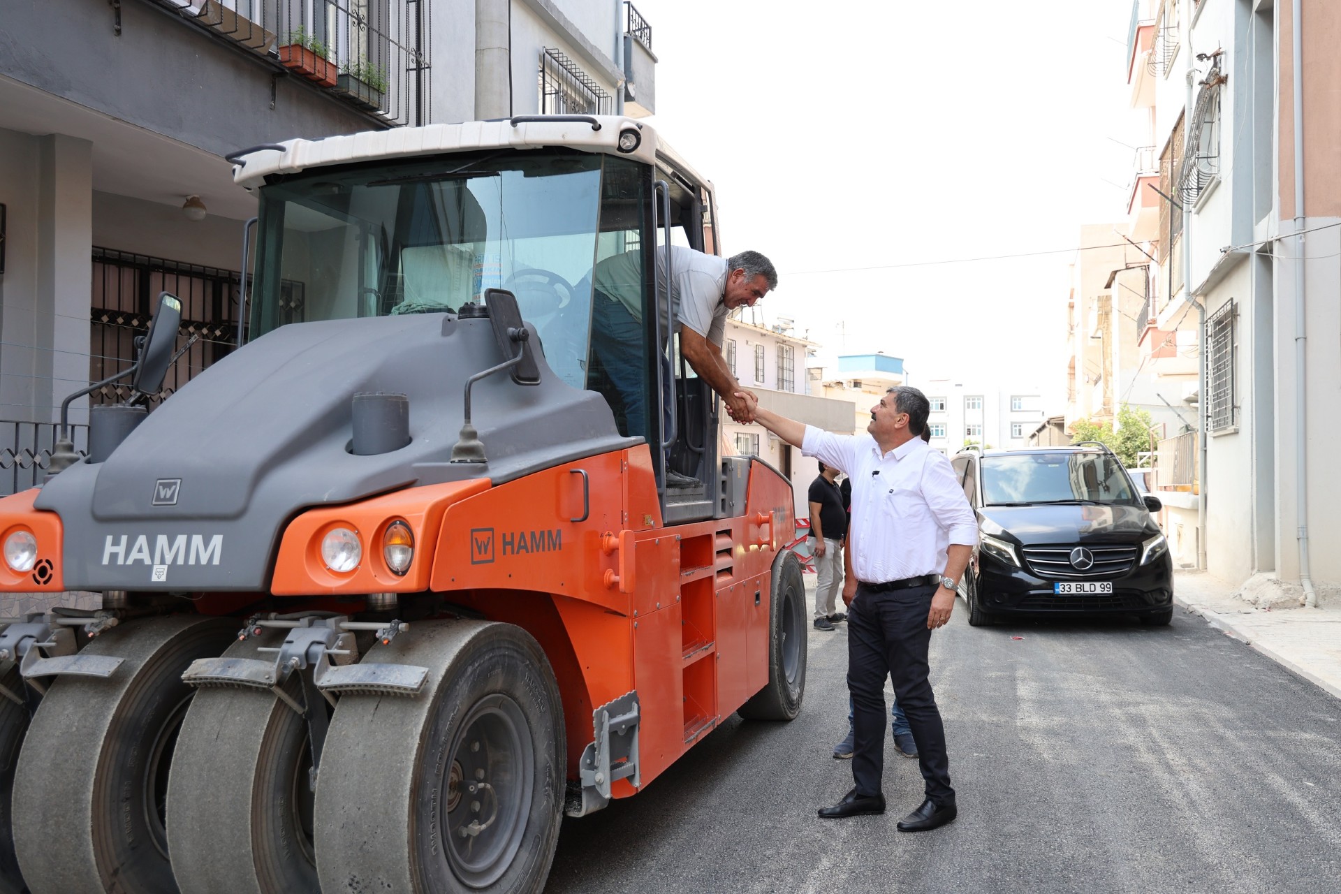 Thumbnail Tozkoparan Asfalt Serim Çalışması (1)