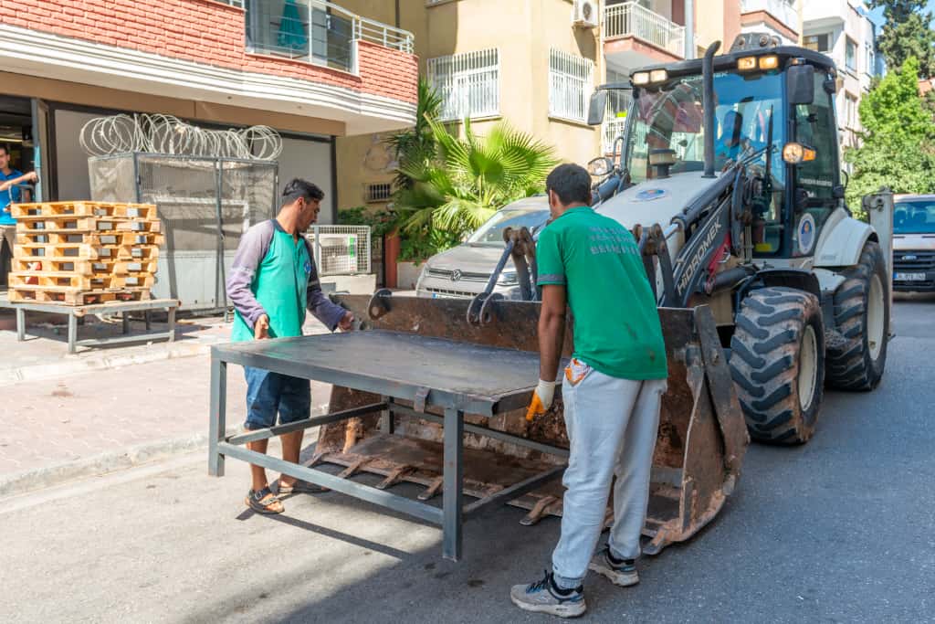 Thumbnail Yenişehir Belediyesi Kaldırım Ve Yol Işgali Denetimlerini Sürdürüyor (8)