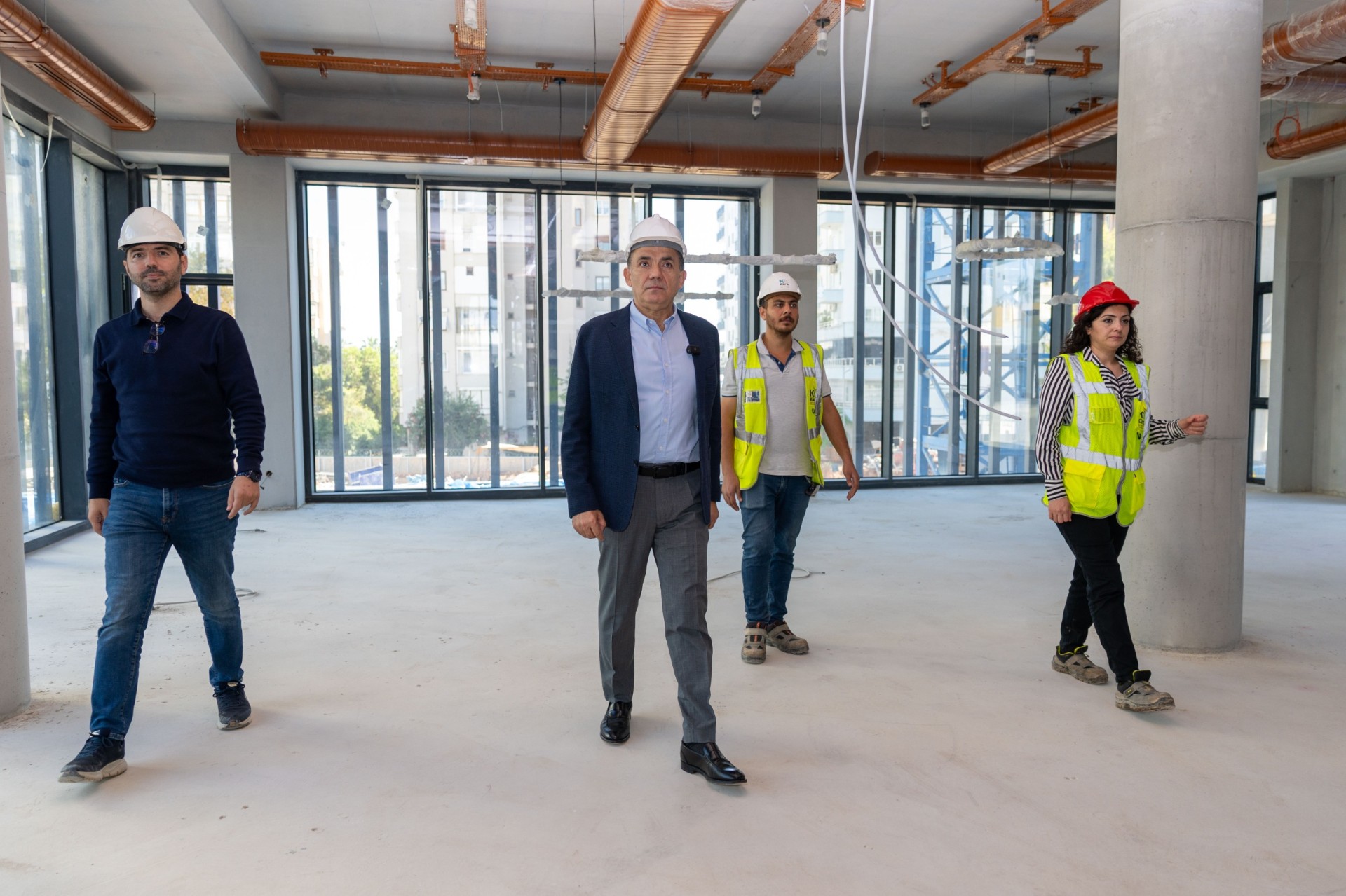 Thumbnail Başkan Özyiğit “Kent Kütüphanemizi Kısa Sürede Hizmete Açacağız” (4)